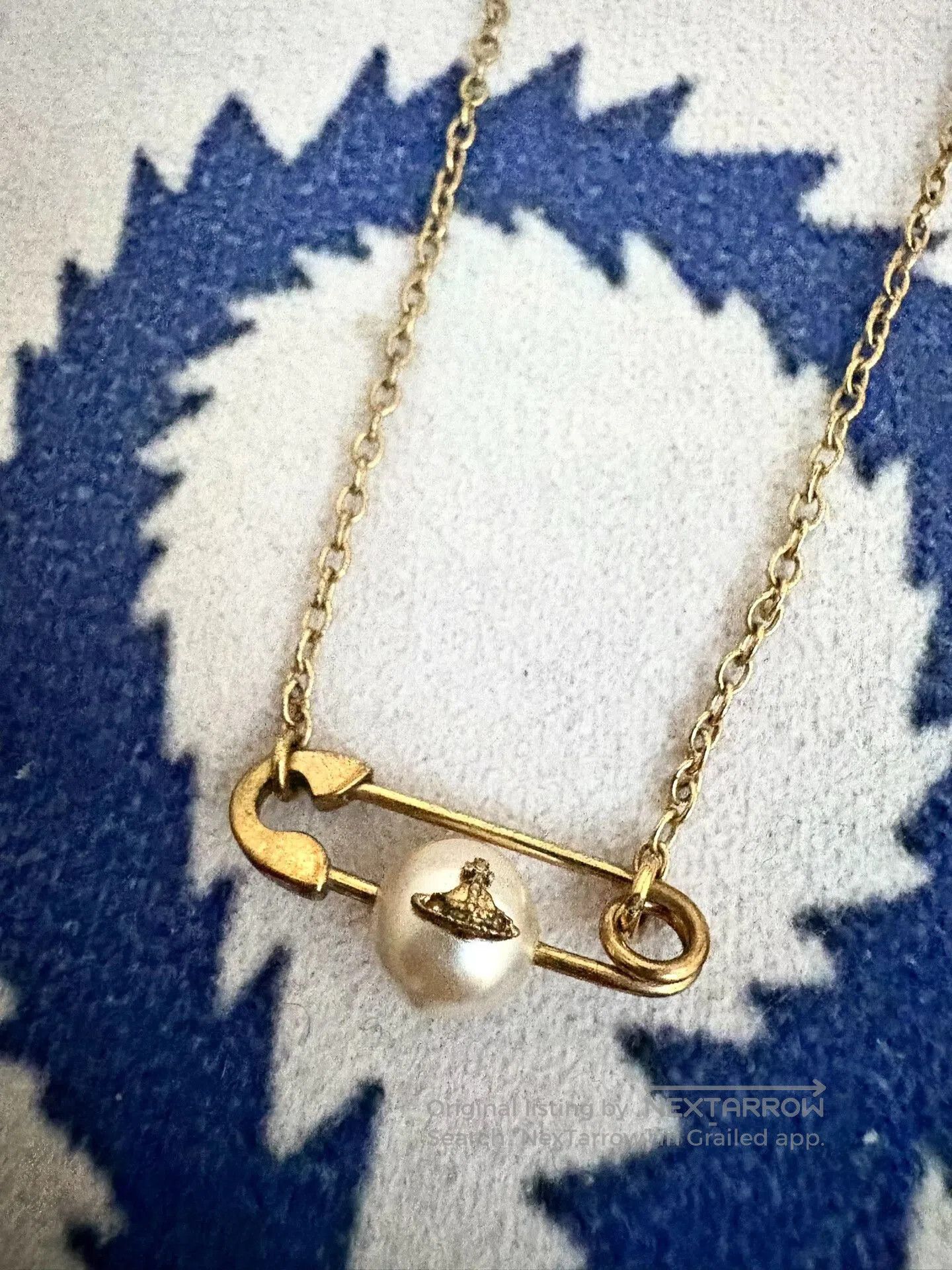 Vivienne Westwood Vivienne Westwood Gold Saturn Brooch Necklace. Size ONE SIZE - 1 Thumbnail
