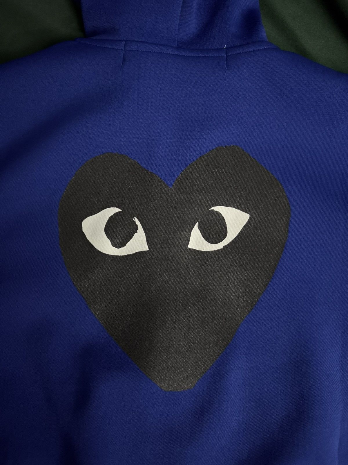 Comme des Garcons PLAY Comme des Garçons PLAY Heart Hoodie Blue and Black Size M Size US M / EU 48-50 / 2 - 9 Thumbnail