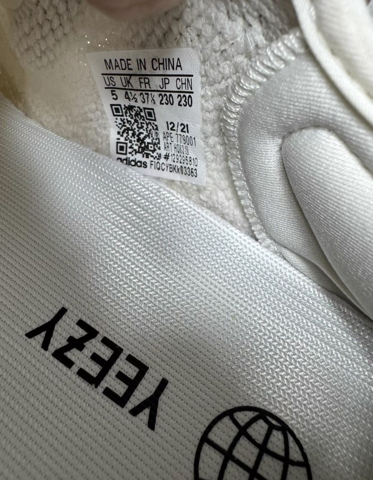 Adidas Adidas Yeezy 350 V2 Bone HQ6316 K37 Size US 7 / IT 37 - 7 Thumbnail
