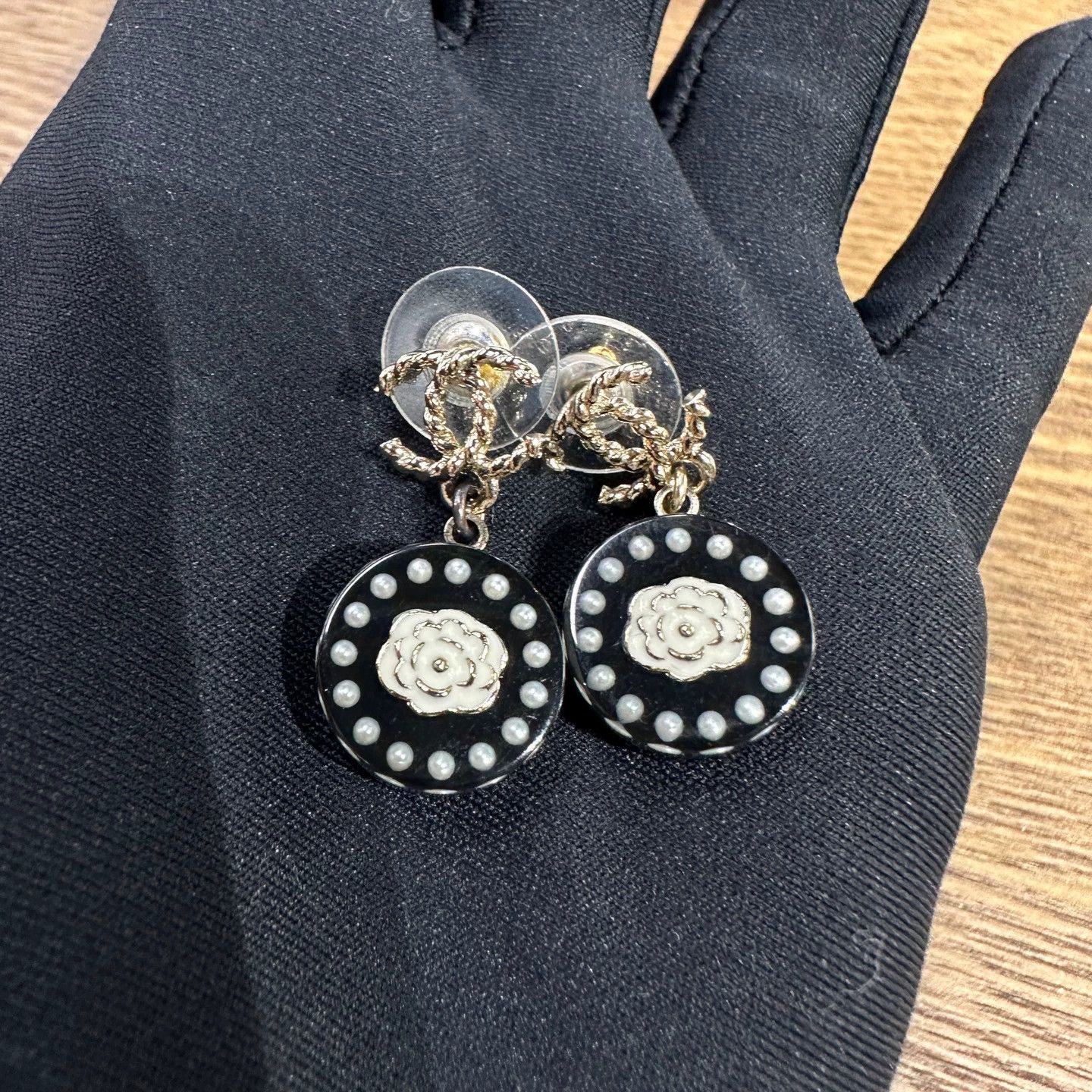 Chanel Chanel mar487 Camellia Logo Earrings Size ONE SIZE - 2 Thumbnail