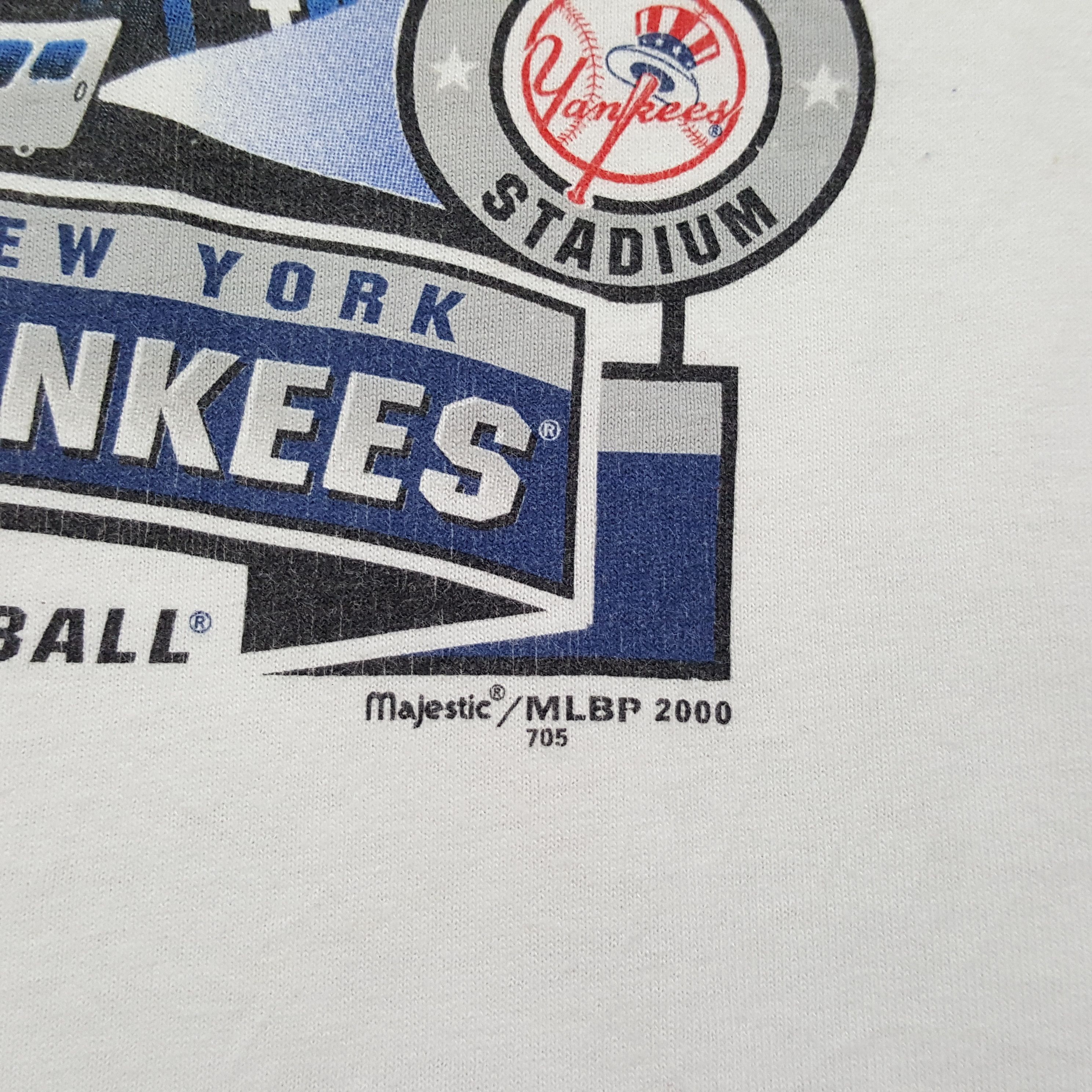 MLB × New York Yankees × Vintage Majestic MLB American Sport Baseball Team Vintage Tshirt Size US XL / EU 56 / 4 - 3 Thumbnail