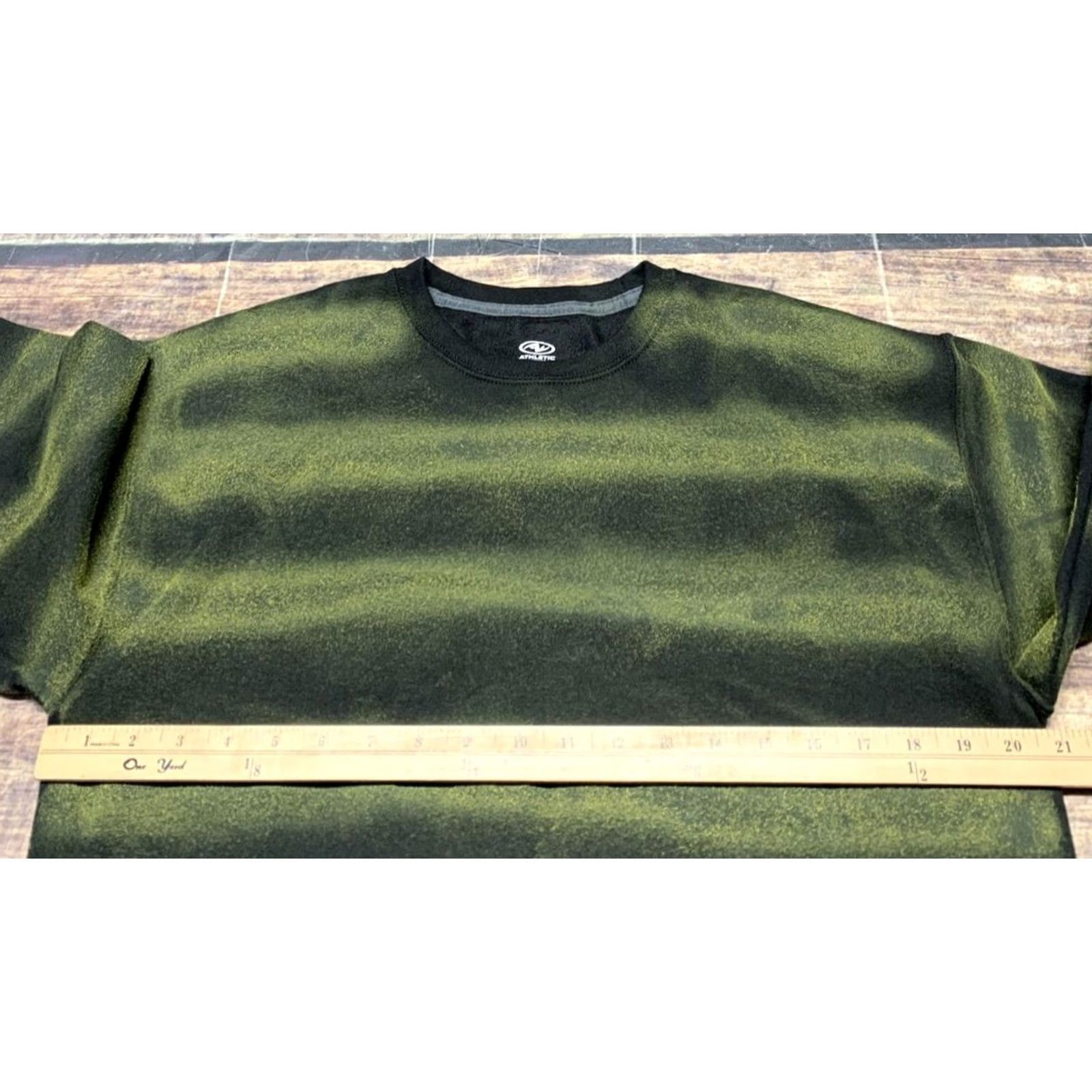 Athletic Works Athletic Works Men’s Crewneck Sweatshirt M Black Green Yellow Pullover Regular Size US M / EU 48-50 / 2 - 4 Thumbnail