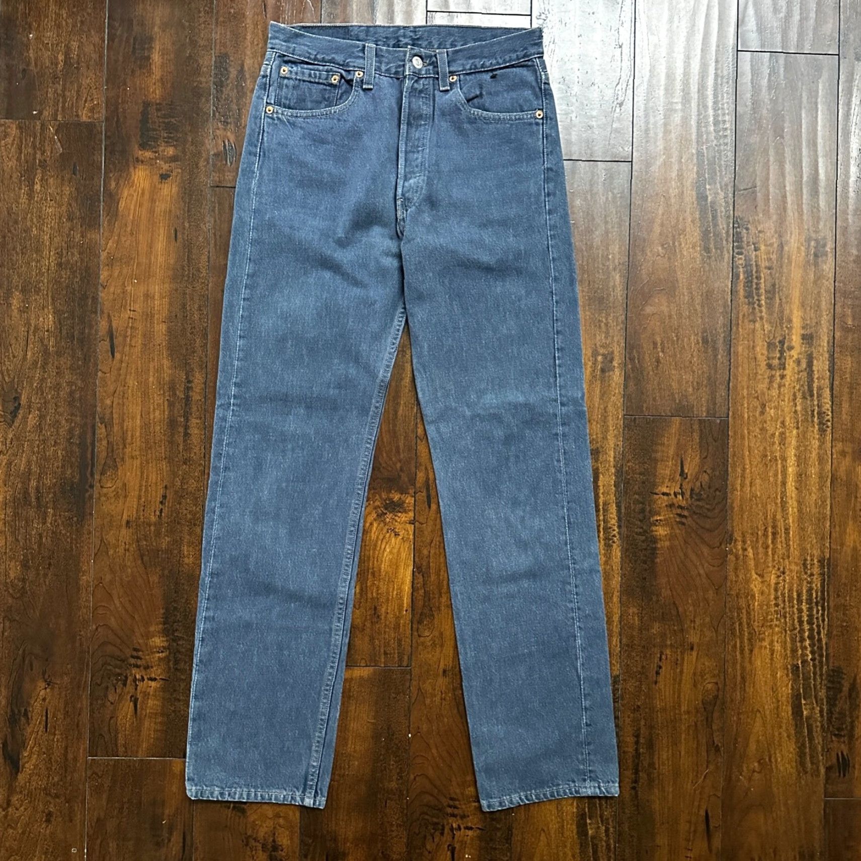 Levi's VINTAGE Levi's Jeans 501 90s Button Fly Straight Wash Blue 31x32 Mens Clothing 501 Series Size US 31 - 2 Thumbnail