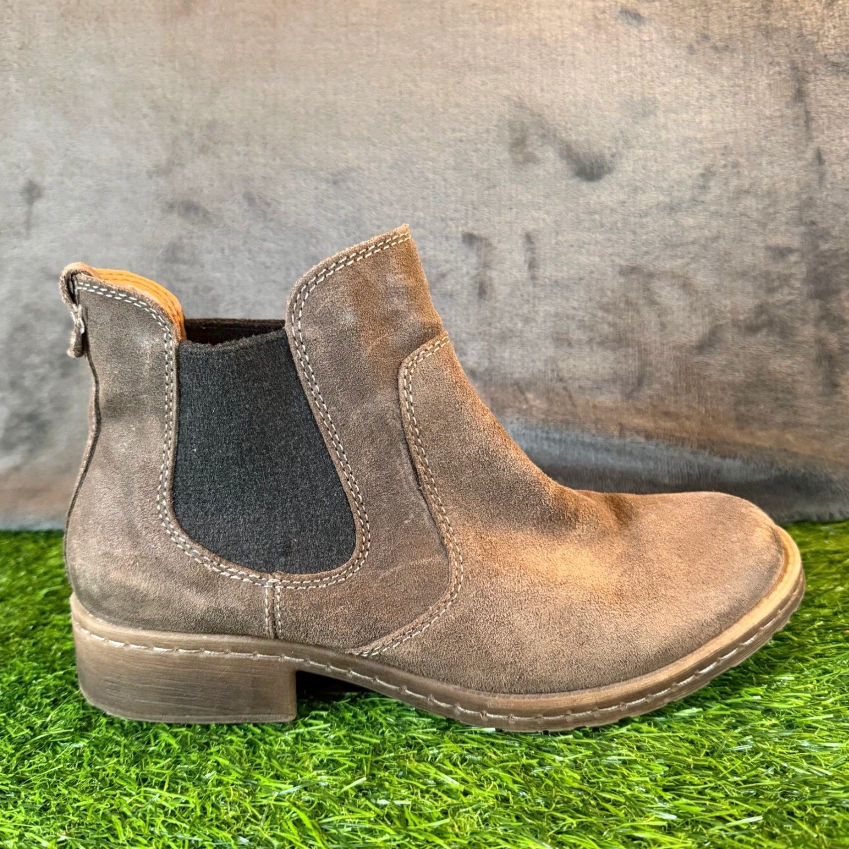 Vintage Comfortiva Distressed Brown Suede Chelsea Ankle Boots Womens 9.5M Bootie Block Heel Casual Fall Winter Bohemian 90s Leather Lining Pull On Knit? Size US 10 / IT 40 - 2 Thumbnail