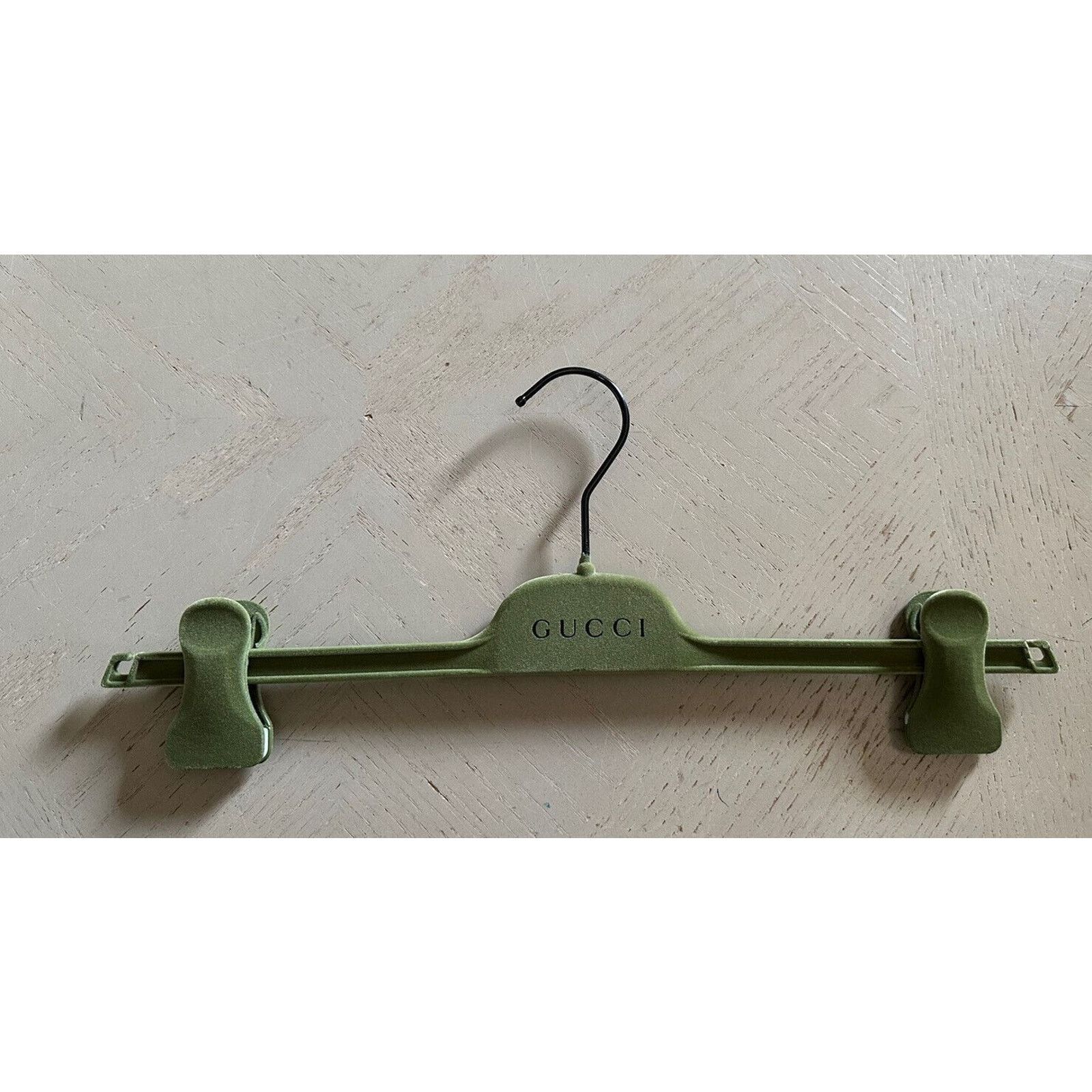 Gucci Gucci Non-slip Velvet Green Pants Hanger 14.2” Size ONE SIZE - 2 Thumbnail