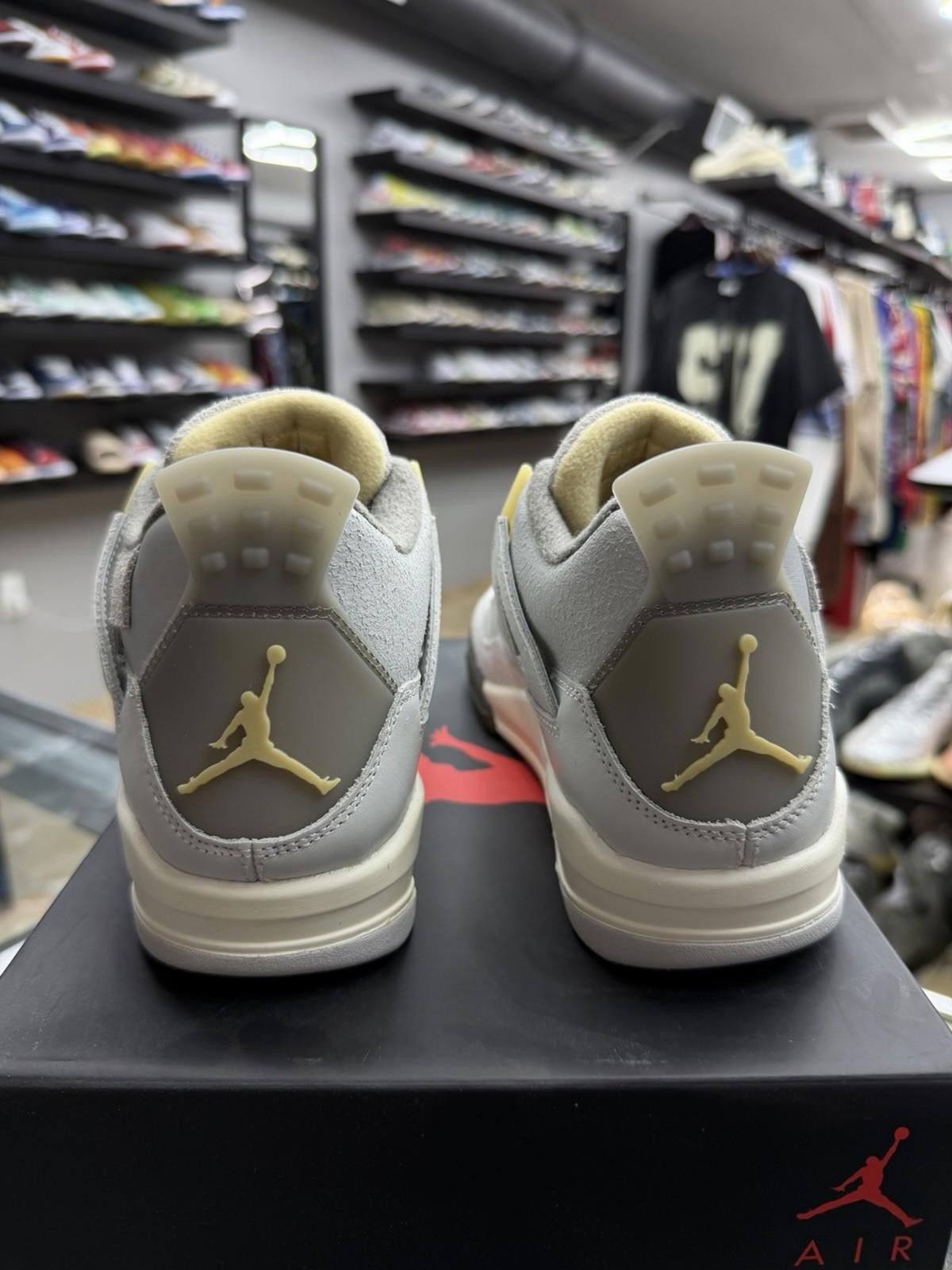 Jordan Brand Air Jordan 4 Retro SE Craft Photon Dust (GS) 6.5Y Size US 6.5 / EU 39-40 - 3 Thumbnail