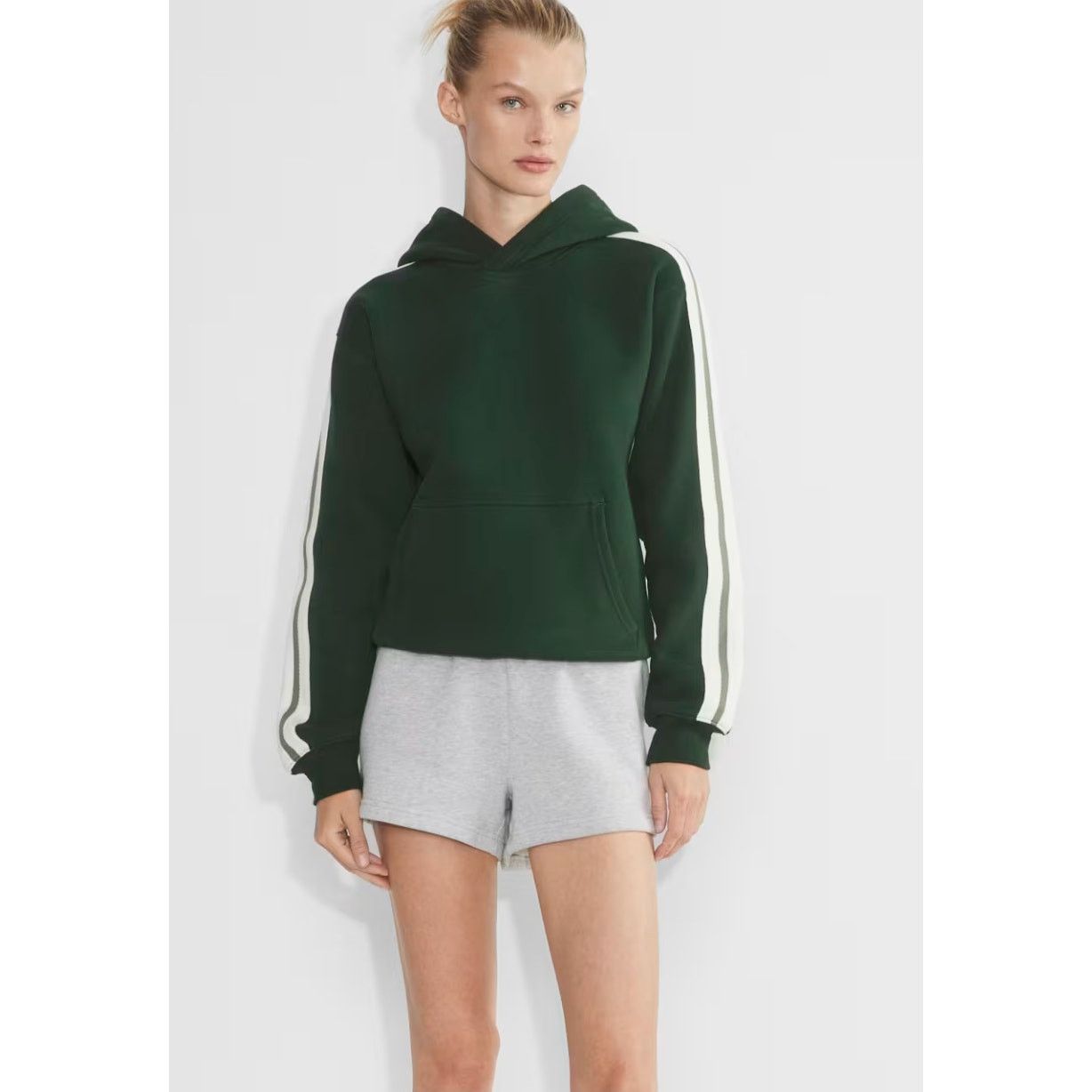 Aritzia NWT ARITZIA Sweatfleece Short - Heather Grey S Size 27" / US 4 / IT 40 - 1 Thumbnail