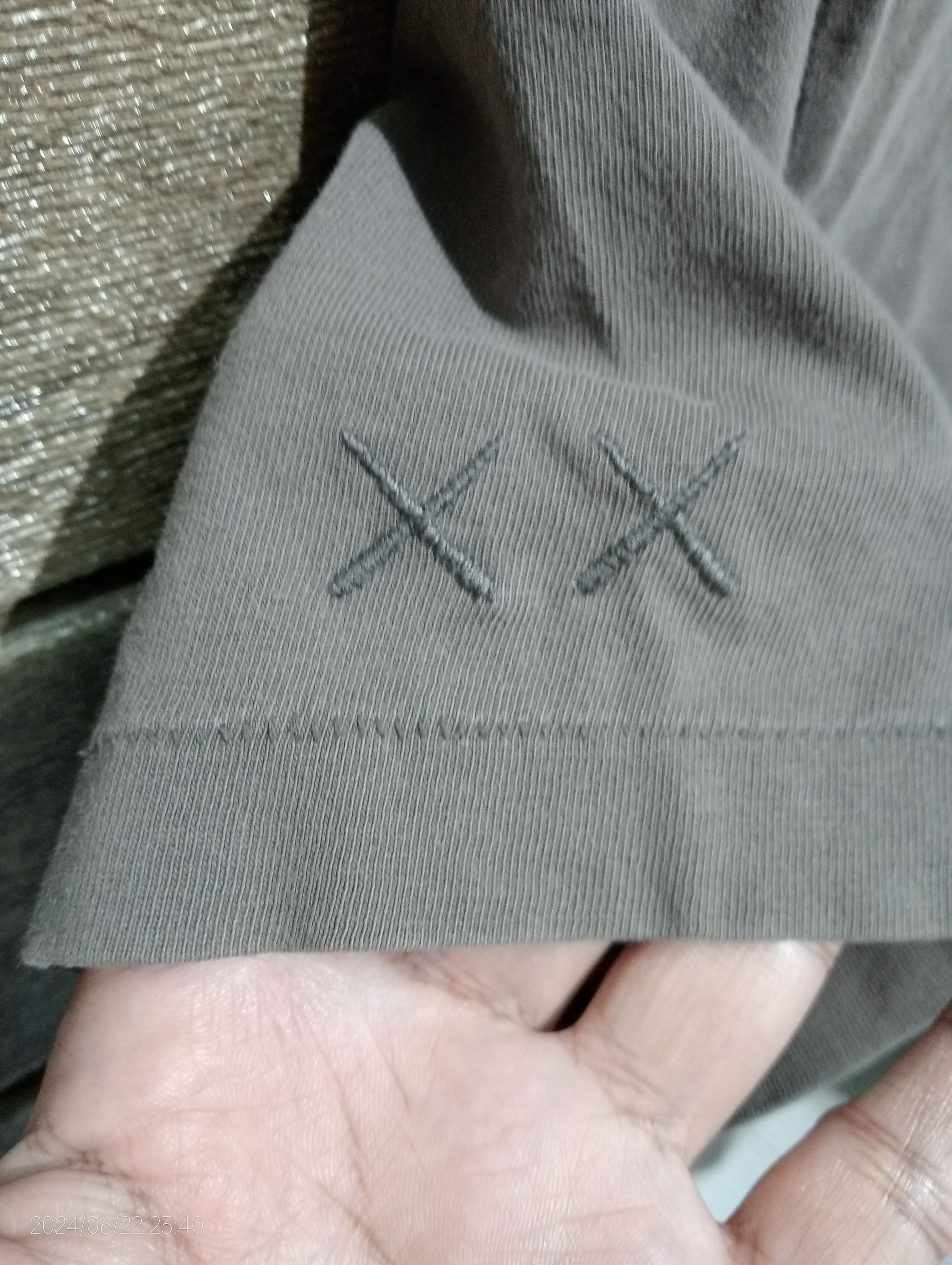 Kaws KAWS Uniqlo Passing Through Single Stitch Tee Size US S / EU 44-46 / 1 - 2 Thumbnail