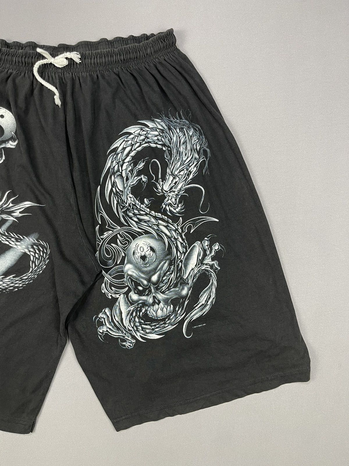 Vintage ROCK OF THE SHIRT BIG DRAGON PRINT SHORTS Size US 35 - 3 Thumbnail