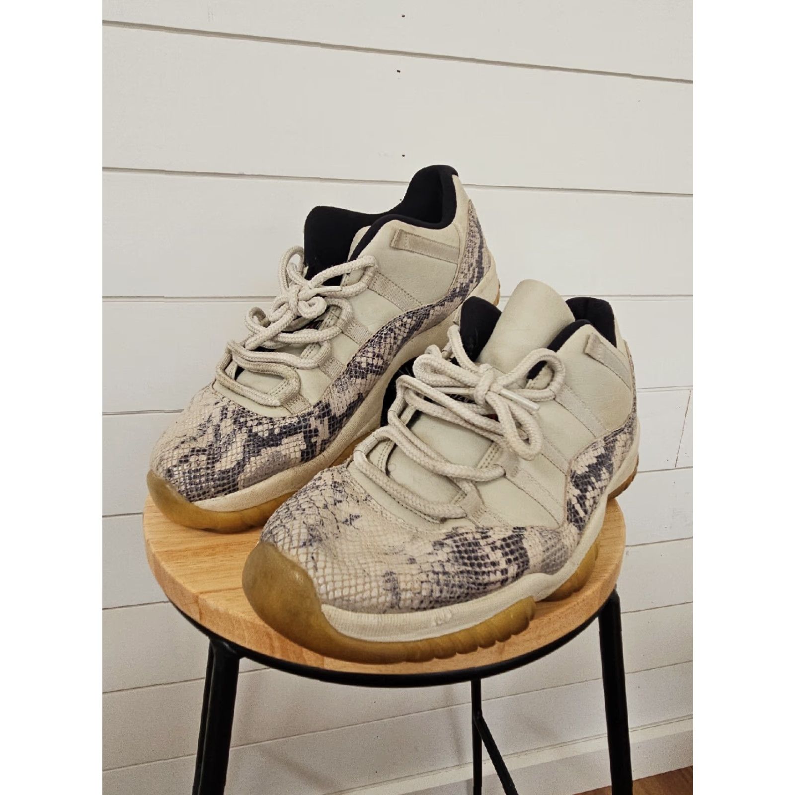 Nike VINTAGE Nike Air Jordan 11 XI Retro Low Snakeskin Light Bone Mens 13 CD6846-002 Size US 13 / EU 46 - 4 Thumbnail
