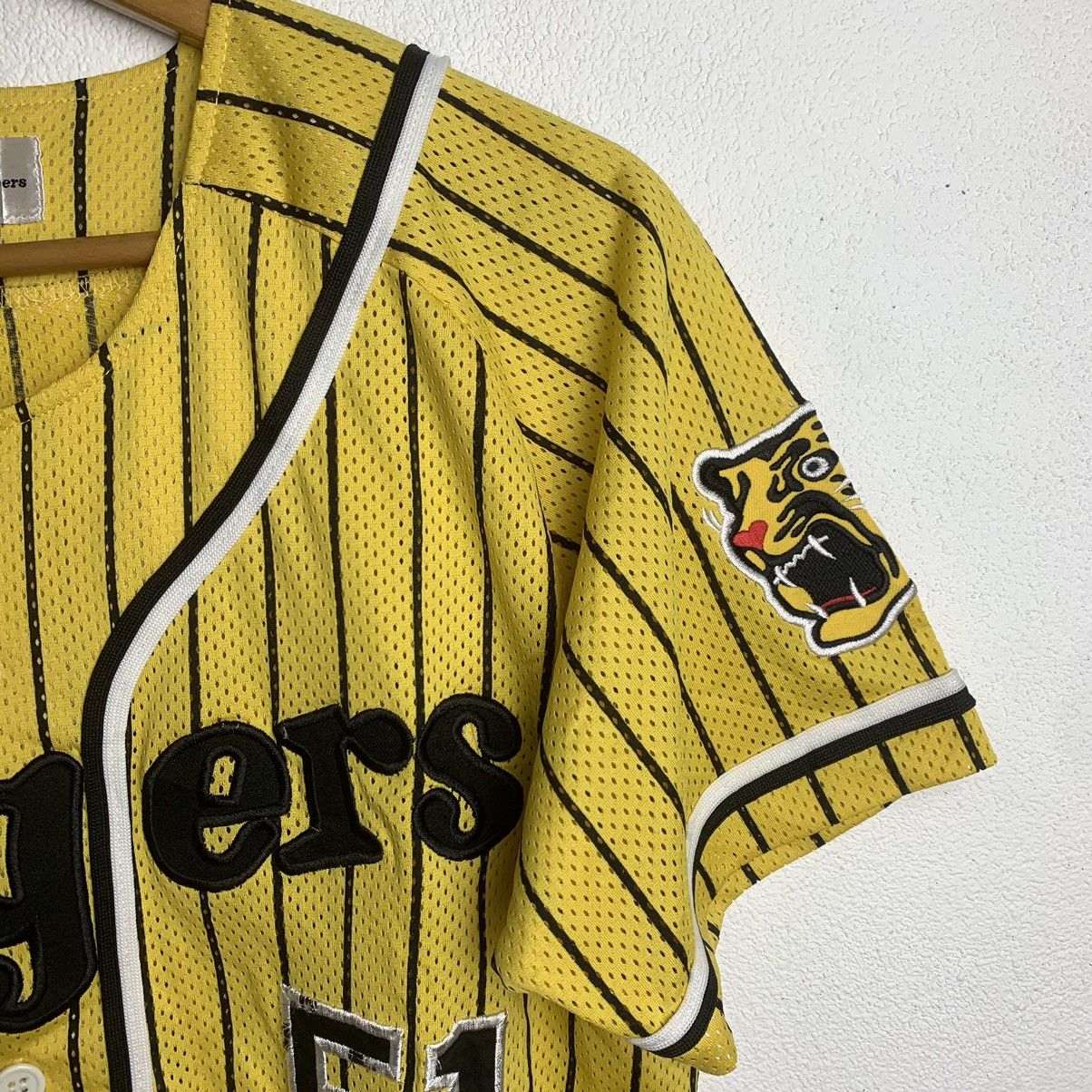 Japanese Brand × Vintage Vintage Hansin Tigers Baseball Jersey with Signature Size US M / EU 48-50 / 2 - 7 Thumbnail