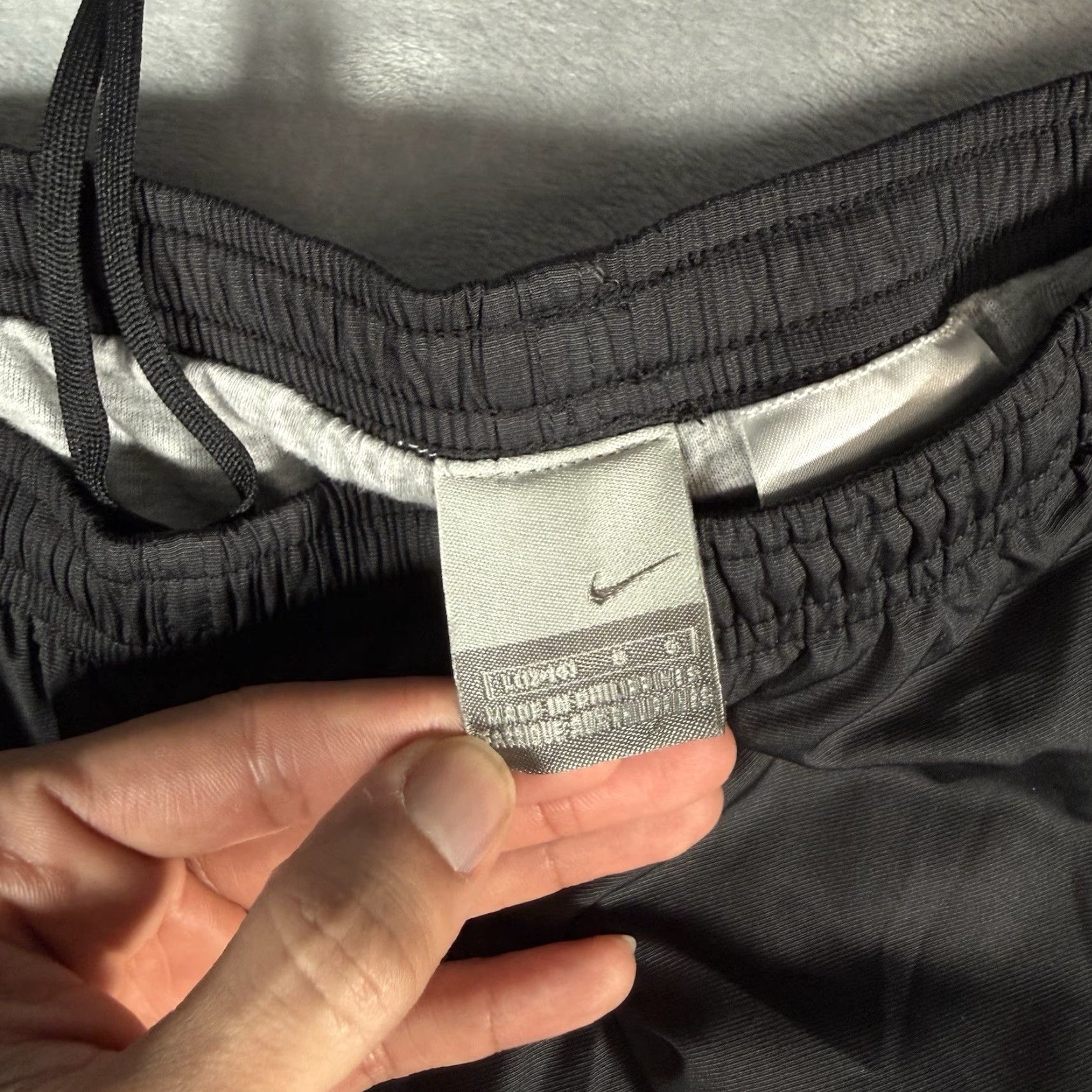 Nike VINTAGE Nike Track Pants Womens L Wide-Leg Baggy Oversized Fit Lined Black Polyester Softshell 33x29 Athleisure Gym & Training Womens Size 36" / US 14 / IT 50 - 3 Thumbnail