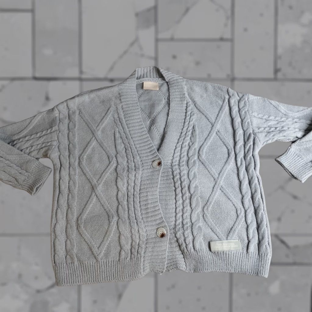 Vintage Taylor Swift Womens Sweater Cardigan M Gray V-Neck Long Sleeve Knit Cable Knit Casual Winter Fall Spring Regular Womens Size M / US 6-8 / IT 42-44 - 1 Thumbnail