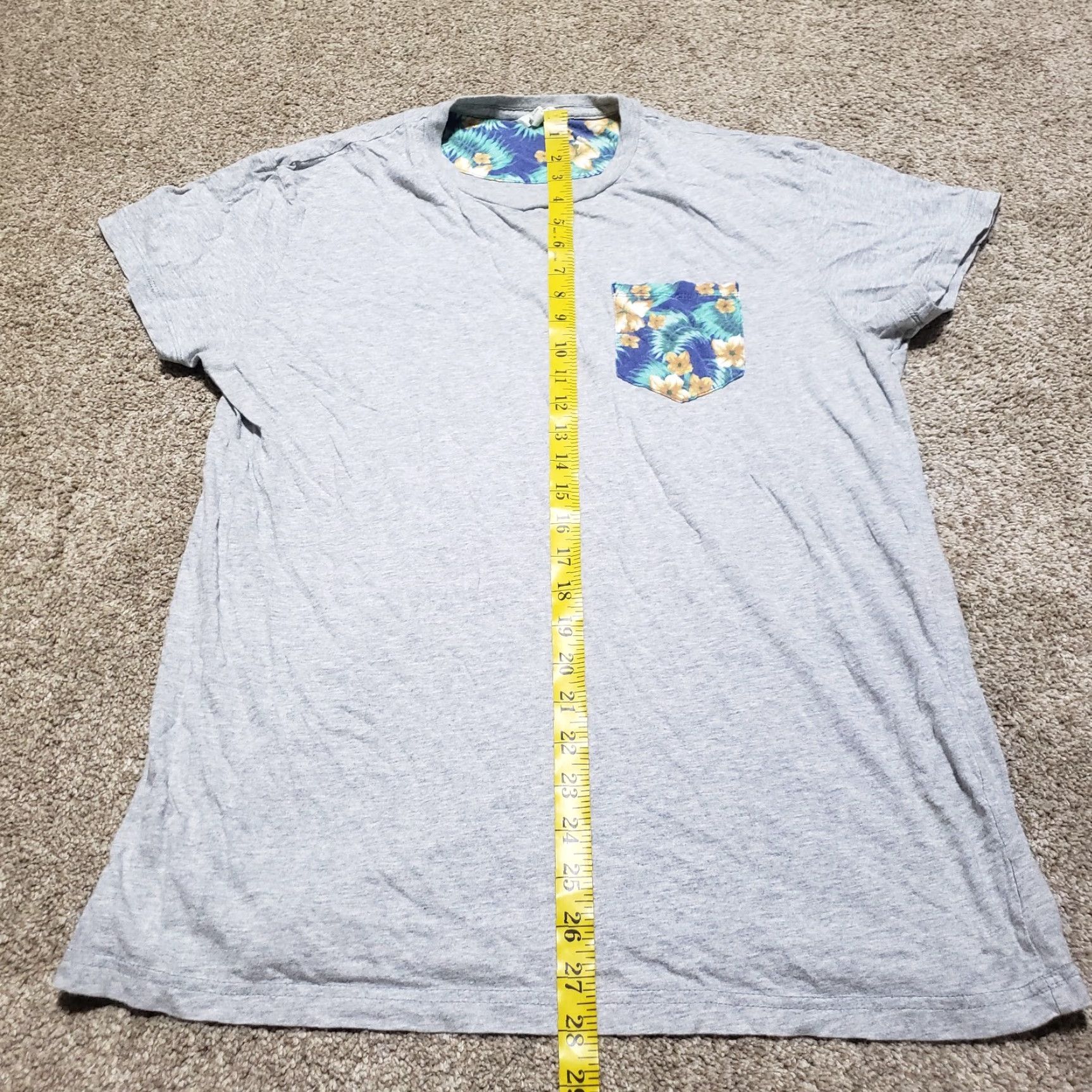 Vintage Aéropostale Gray Floral Shirt Short Sleeve Women L Adult Large Gray Shirt Womens Large Printed Floral Shirt? Size S / US 4 / IT 40 - 6 Thumbnail