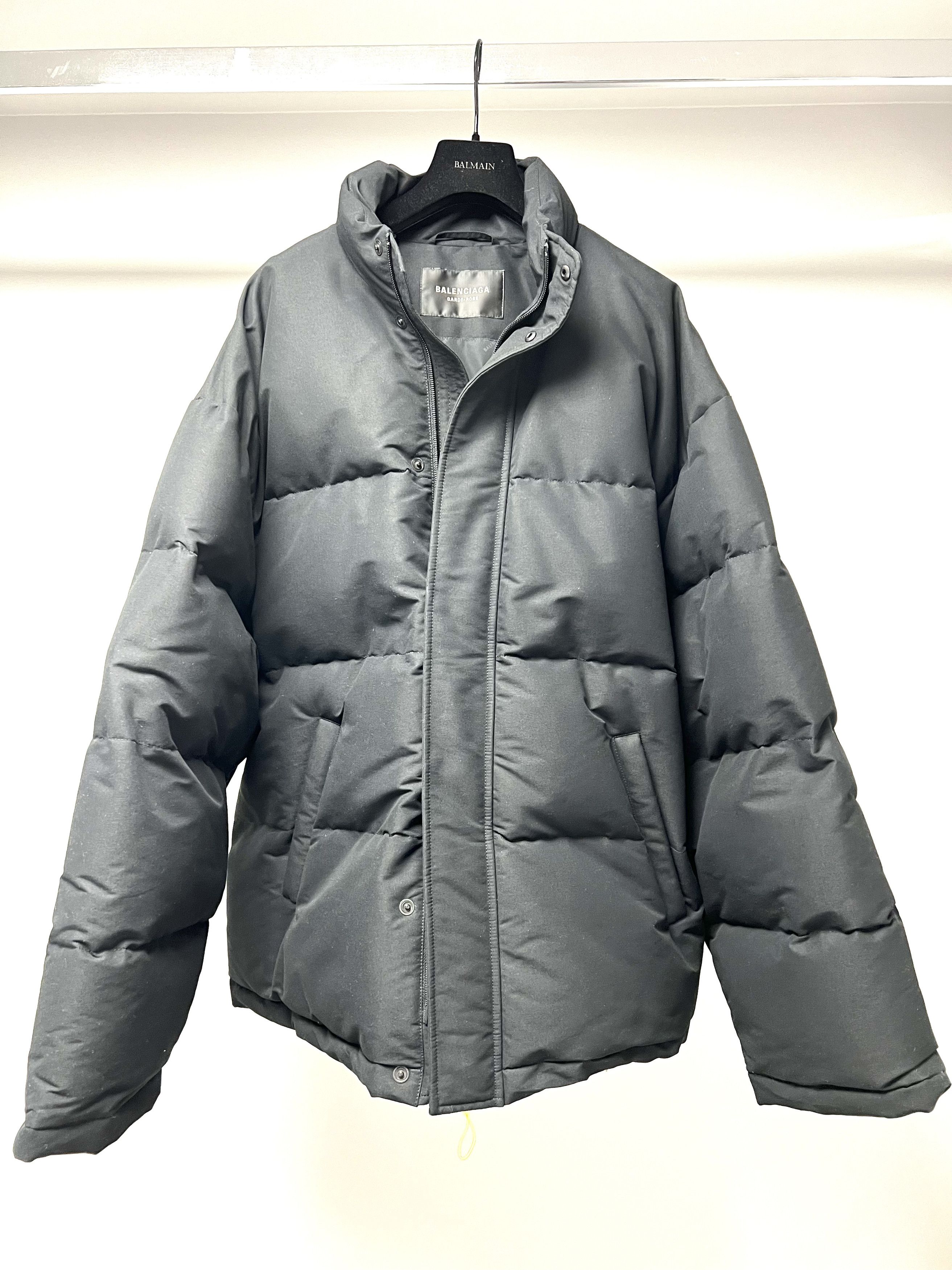 Balenciaga BRAND NEW, S23, BALENCIAGA BOXY PUFFER JACKET, GARDE-ROBE Size US M / EU 48-50 / 2 - 5 Thumbnail