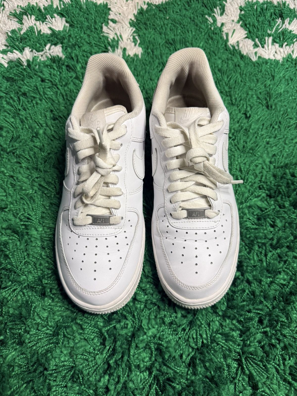 Nike Nike Air Force 1 '07 Low Mens 7.5 Triple White very clean! Size US 7.5 / EU 40-41 - 3 Thumbnail