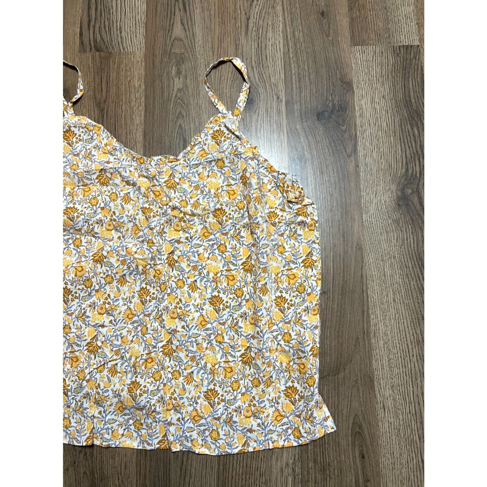 Old Navy Old Navy Tank Top Womens M Yellow Floral Sleeveless V-Neck Pullover Casual Size M / US 6-8 / IT 42-44 - 3 Thumbnail