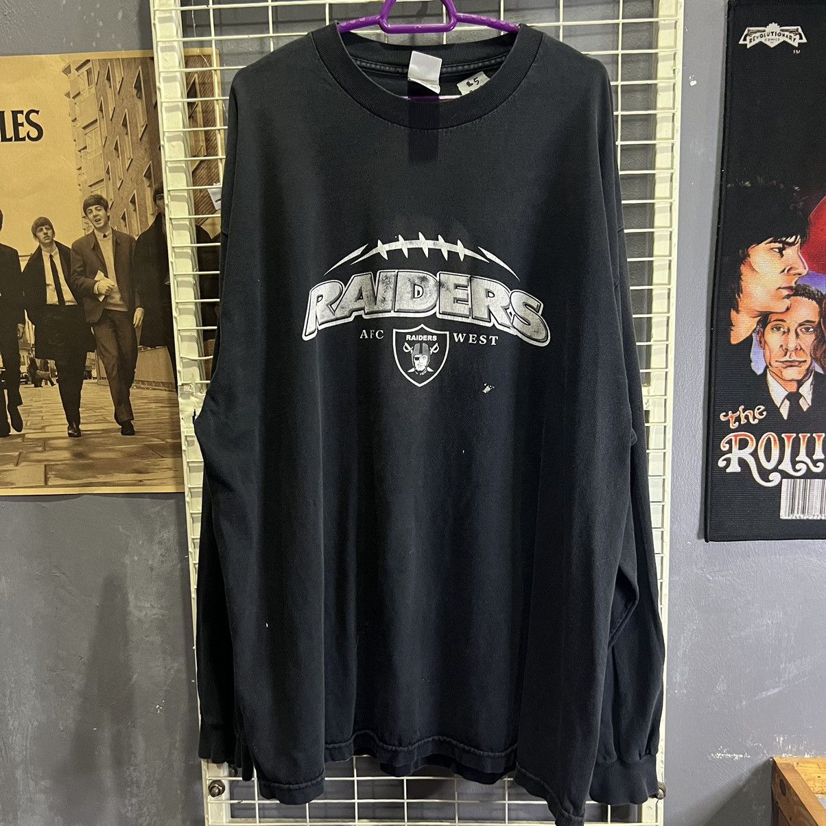 NFL × Vintage “VINTAGE” RAIDERS BUC CHUCKY TSHIRT Size US XXL / EU 58 / 5 - 2 Thumbnail