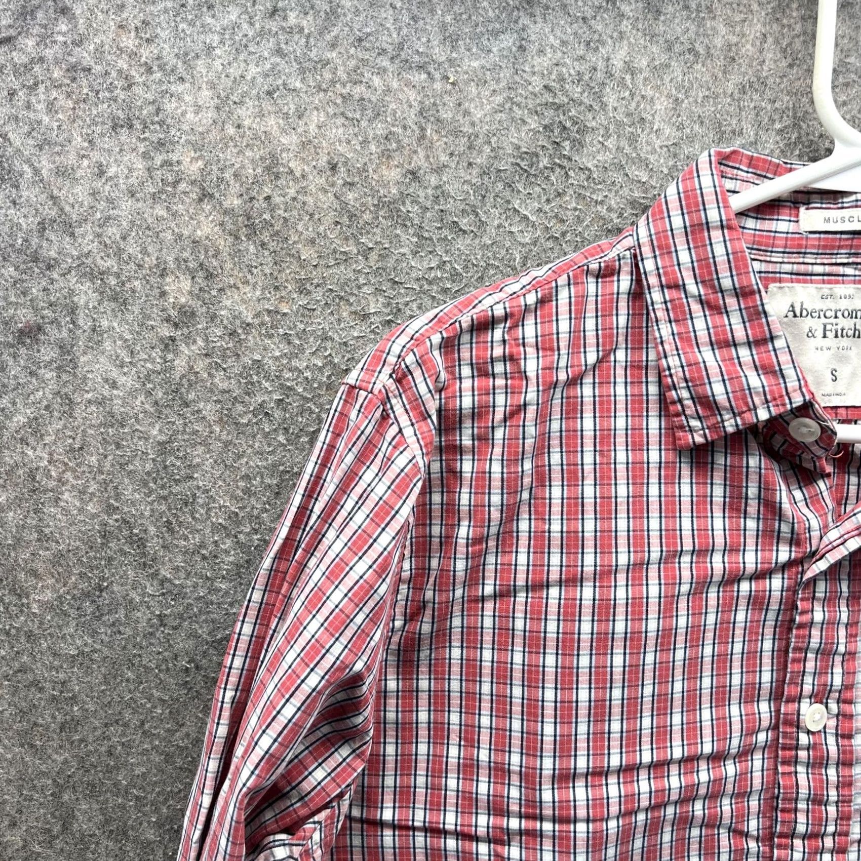 Abercrombie & Fitch Abercrombie & Fitch Shirt Mens S Red Plaid Long Sleeve Button-Up Slim Muscle Size US S / EU 44-46 / 1 - 6 Thumbnail