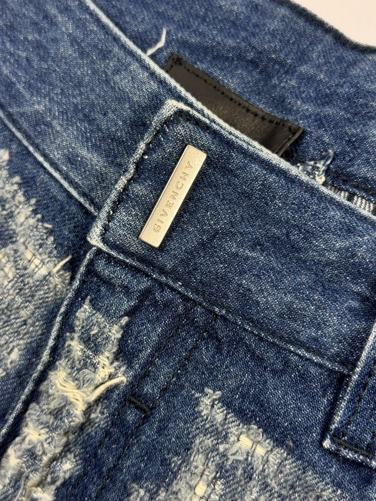 Givenchy BY MATHEW WILLIANS DISTRESSED SLIM FIT JEANS Size US 34 / EU 50 - 4 Thumbnail