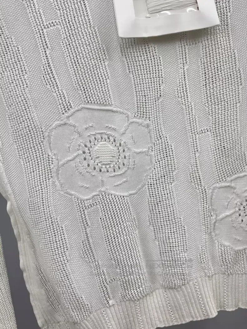 Chanel Chanel White camelia hollow knit long sleeves Size XS / US 0-2 / IT 36-38 - 2 Thumbnail