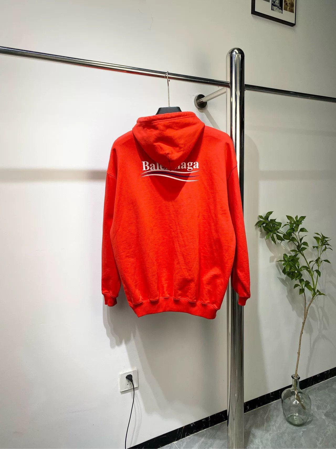 Balenciaga Balenciaga Red Logo Print Hoodie Size US S / EU 44-46 / 1 - 1 Thumbnail