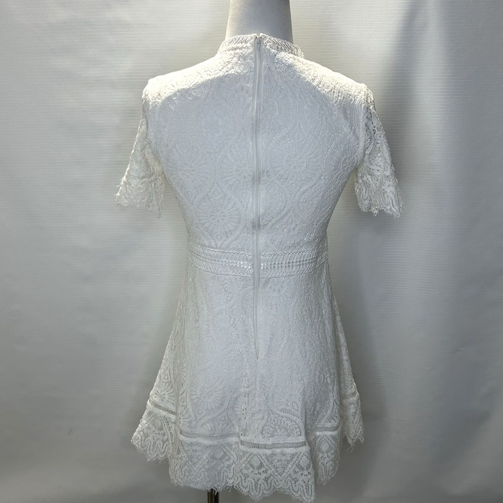 CO Hailey Co Boutique White Lace Event Dress Women Size S Cap Sleeve Crew Neck A-Line Mini Lined Short Sleeve Party Wedding 100% GENUINE Size S / US 4 / IT 40 - 4 Thumbnail