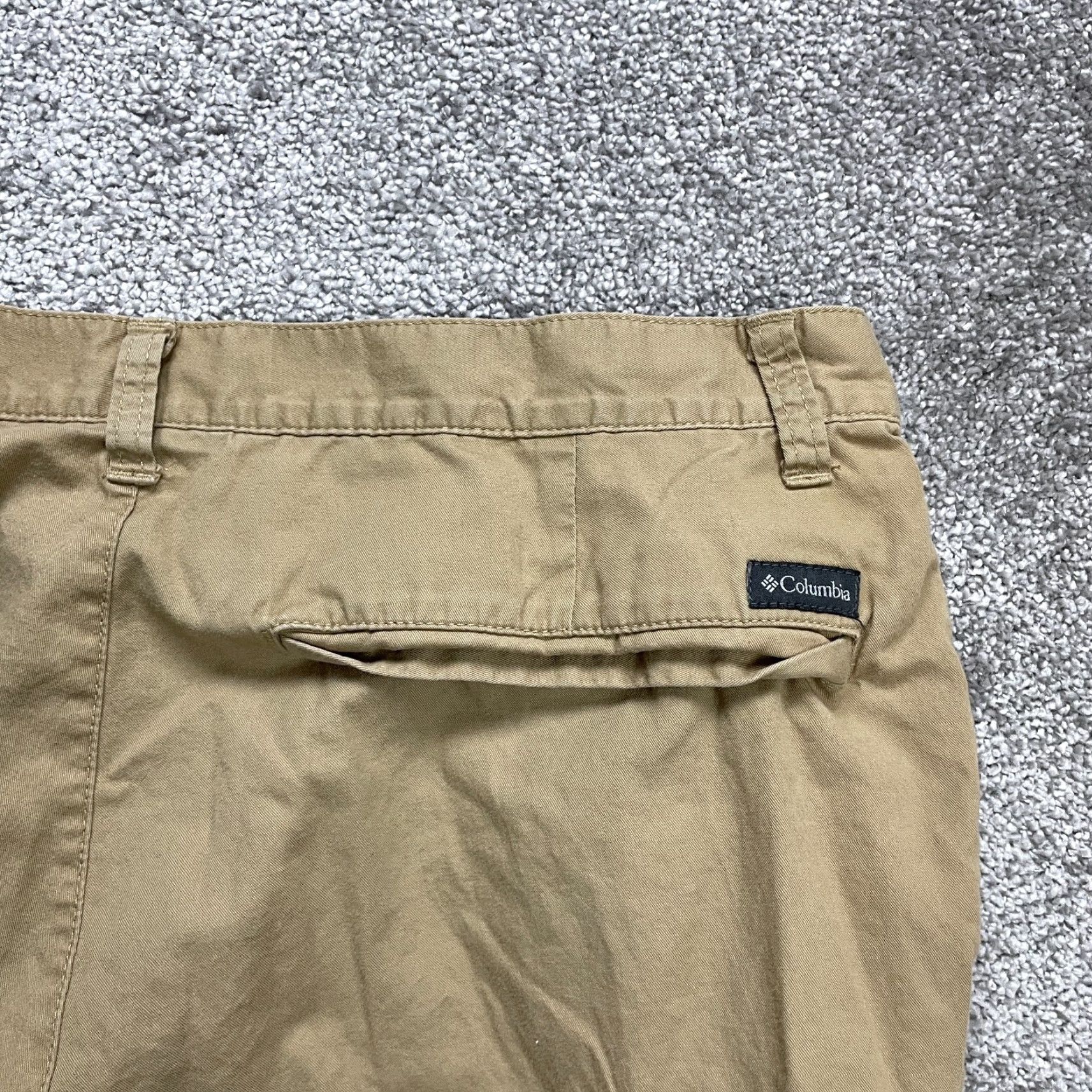 Vintage Columbia Mens Cargo Short Khaki Brown Flat Front 34x10 Outdoor Hiking Fishing Shorts Adult Regular Inseam 10 in Brown Pockets Easy Care Vintage? No. Size US 34 / EU 50 - 3 Thumbnail