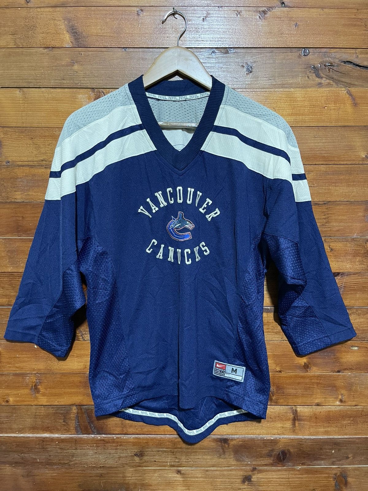 NHL Vintage 90s nike NHL vancouver canucks hockey jersey Size US M / EU 48-50 / 2 - 1 Thumbnail