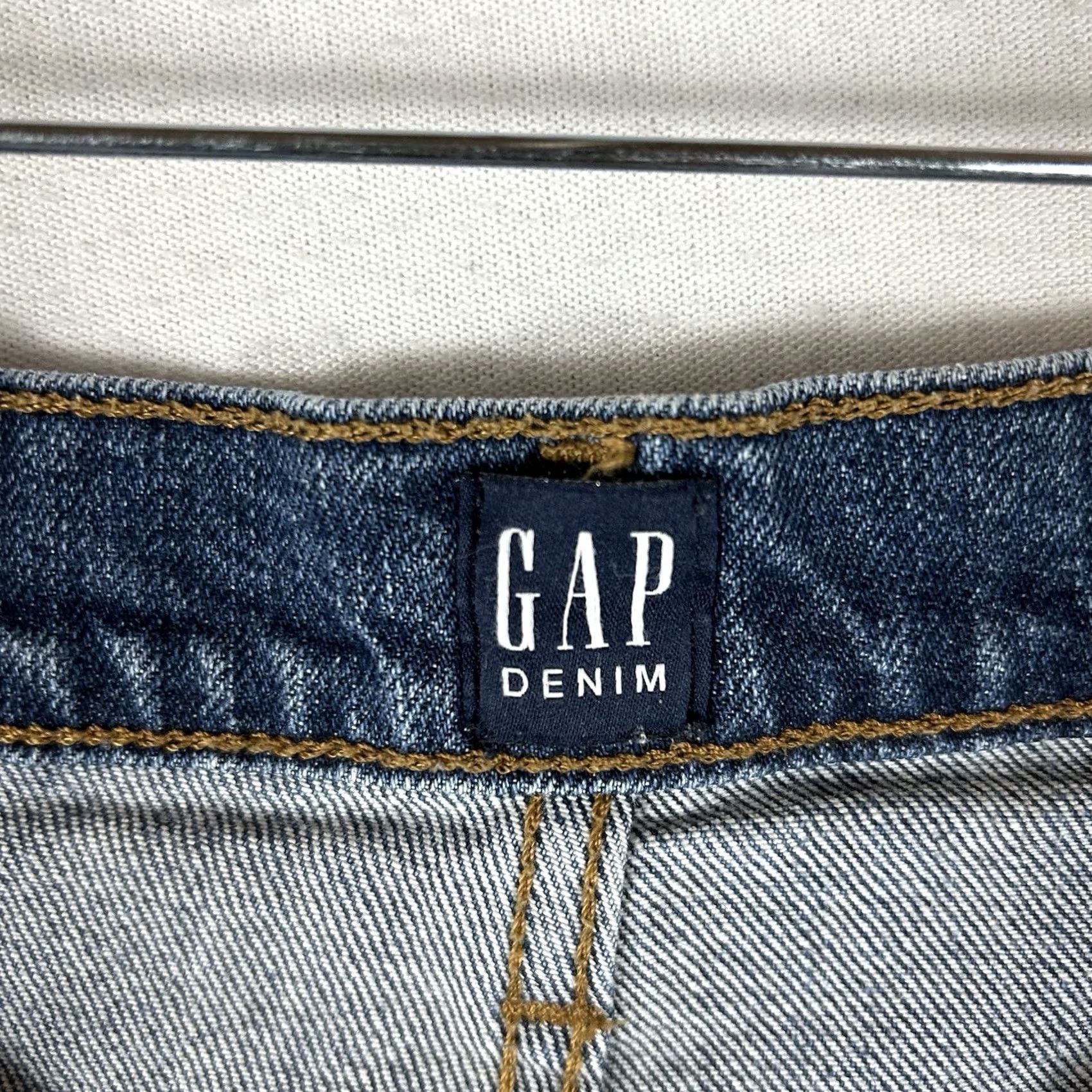Gap Gap Jeans Shorts Womens 3” Inseam Denim Blue Casual 27R Mid Rise 3" Inseam Cut-Off Size 27" / US 4 / IT 40 - 3 Thumbnail