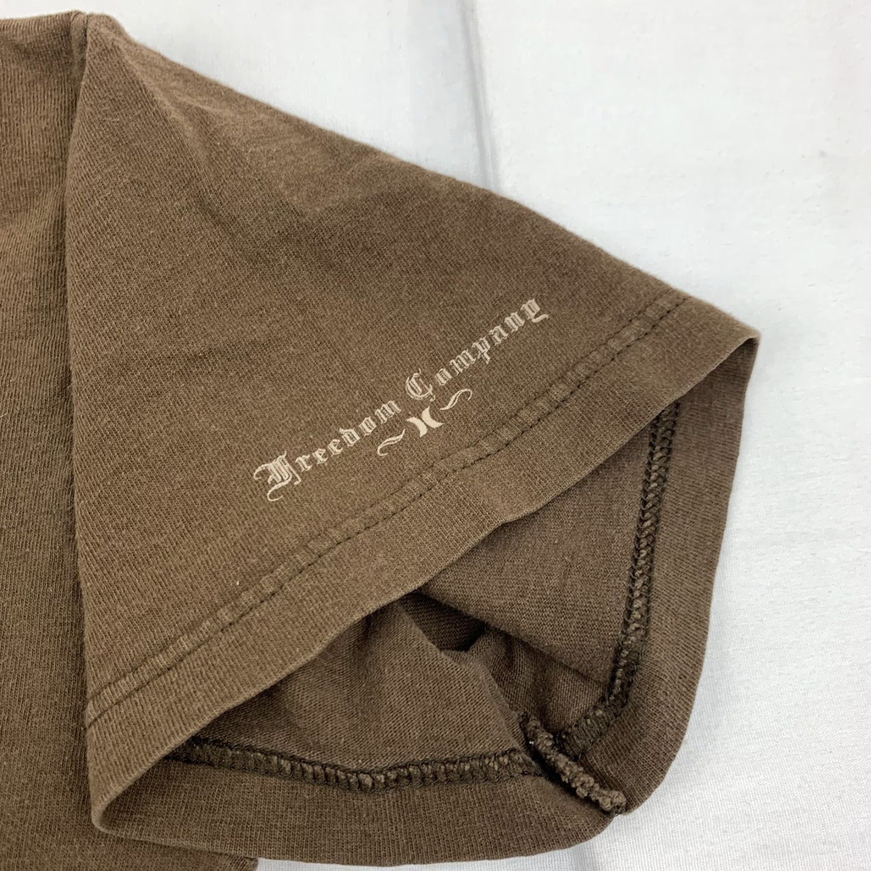 Hurley VINTAGE Hurley T Shirt Adult Medium Brown Surfing Beach 90s Mens M Brown Hurley Shirt Men Classic Crew Neck/Short Sleeve 100% Cotton (if applicable) Size US M / EU 48-50 / 2 - 3 Thumbnail