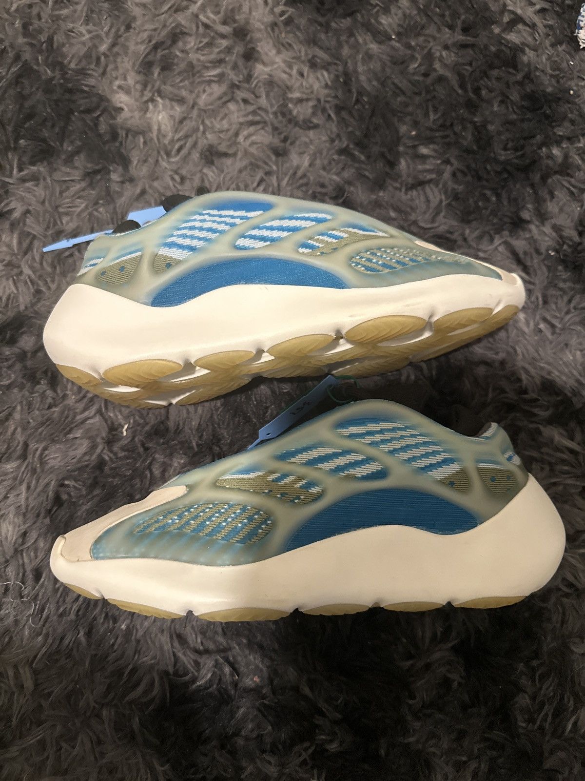 Adidas Yeezy 700 V3 Arzareth Size US 6.5 / EU 39-40 - 1 Thumbnail