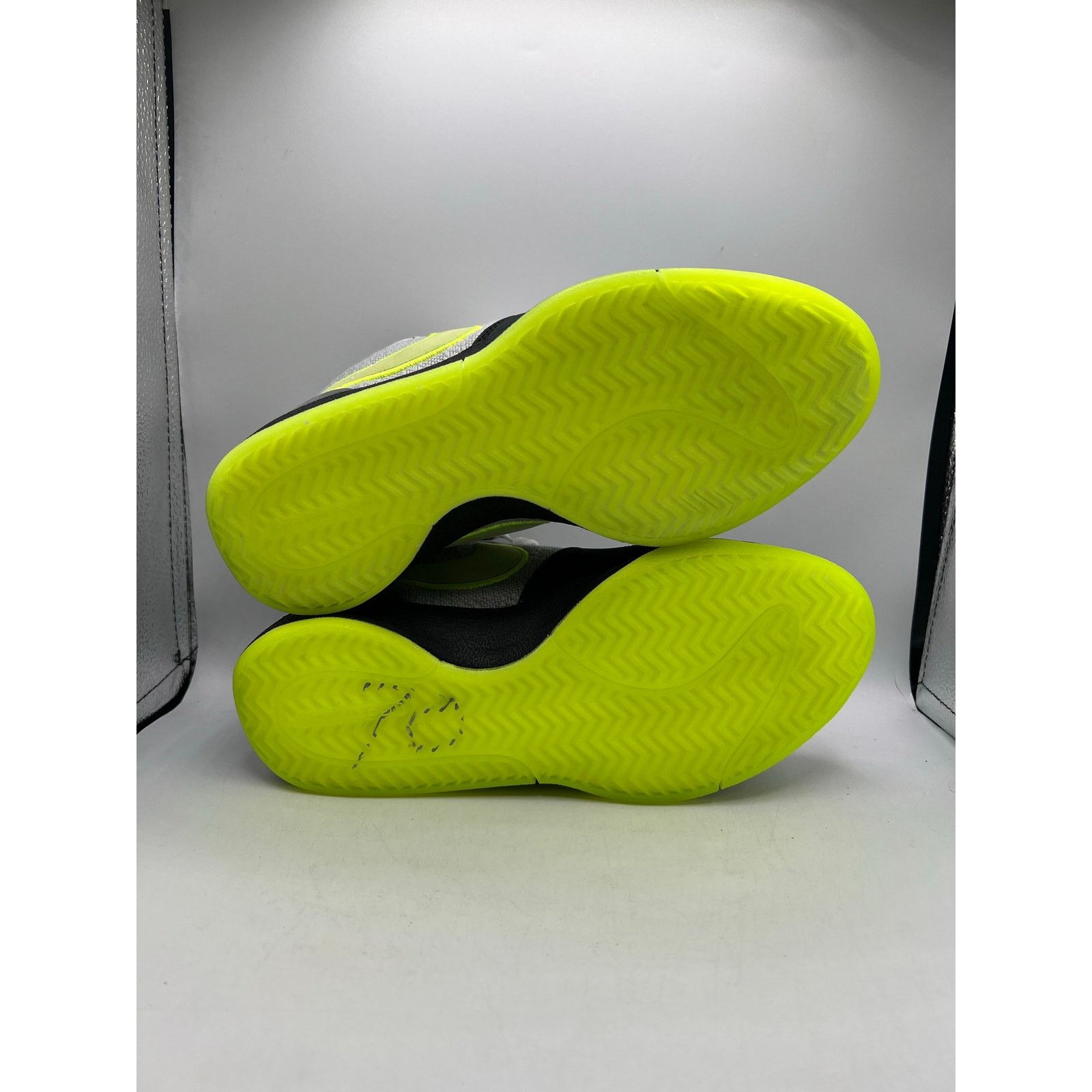 Nike Nike Book 1 “Neon” size 5.5 men’s/7 women’s Size US 5.5 / EU 38 - 5 Thumbnail