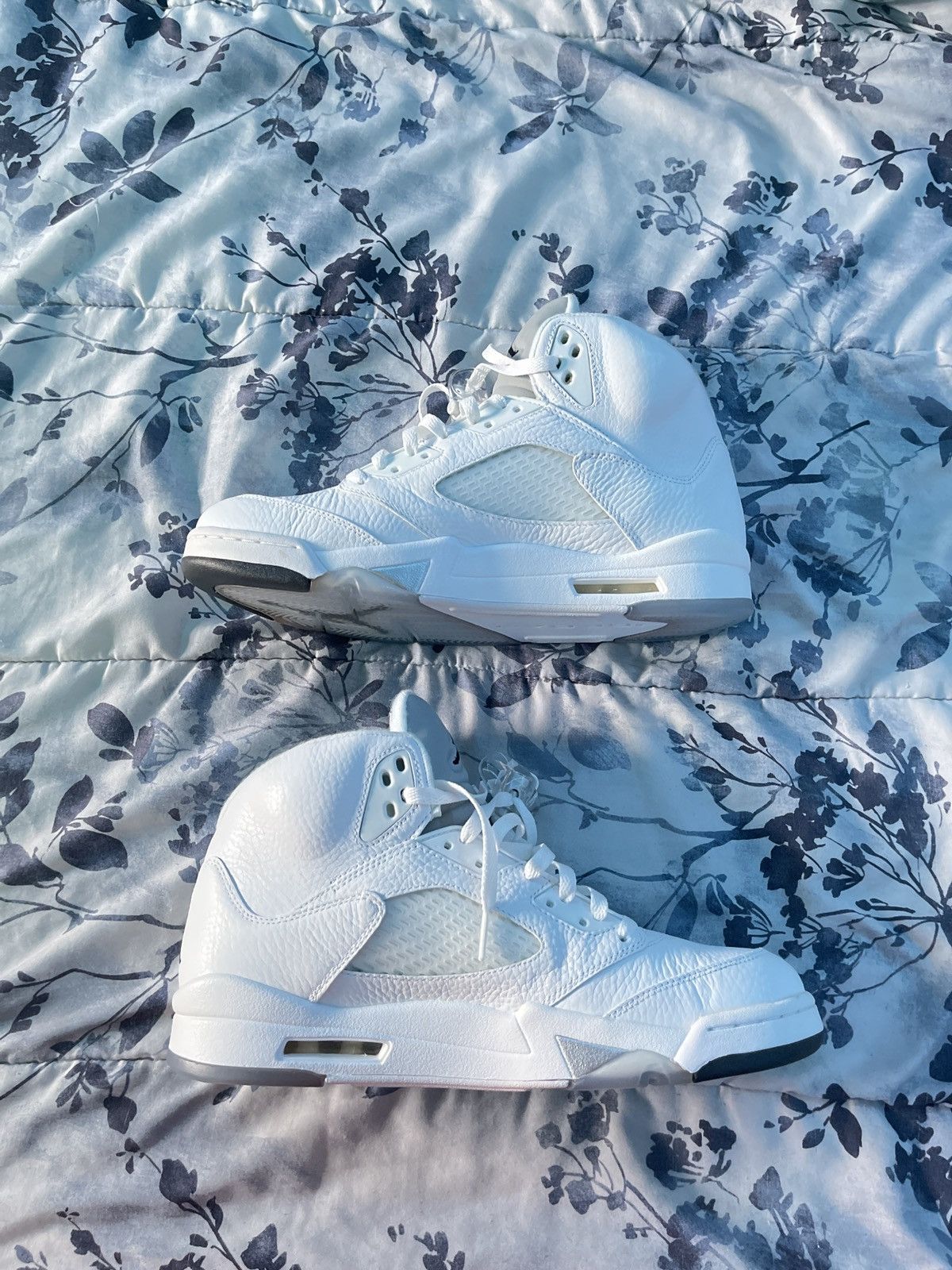 Jordan Brand •Jordan 5 “Metallic White”• Size US 11.5 / EU 44-45 - 2 Thumbnail