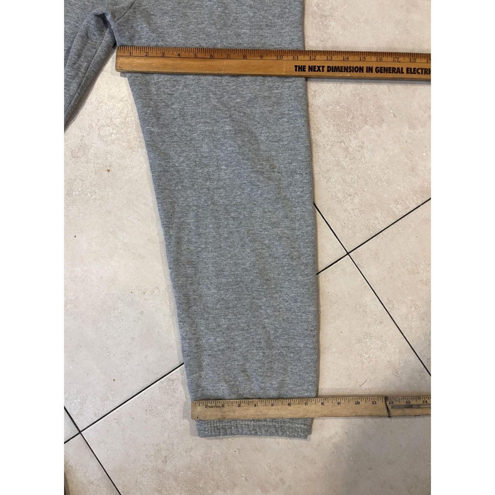 Wilson Wilson Pants Sweatpants Mens Medium Gray Fleece Elastic Waist Pockets Logo Size US 31 - 7 Thumbnail