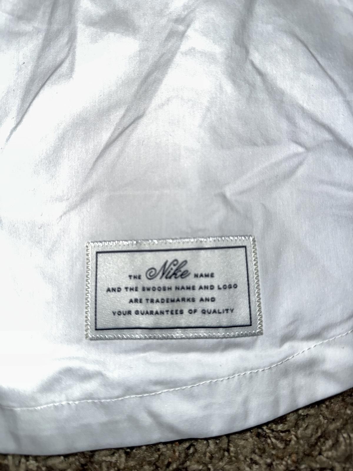 Nike Nike Women’s Sportswear Icon Clash White Dress Shirt Size L / US 10 / IT 46 - 4 Thumbnail
