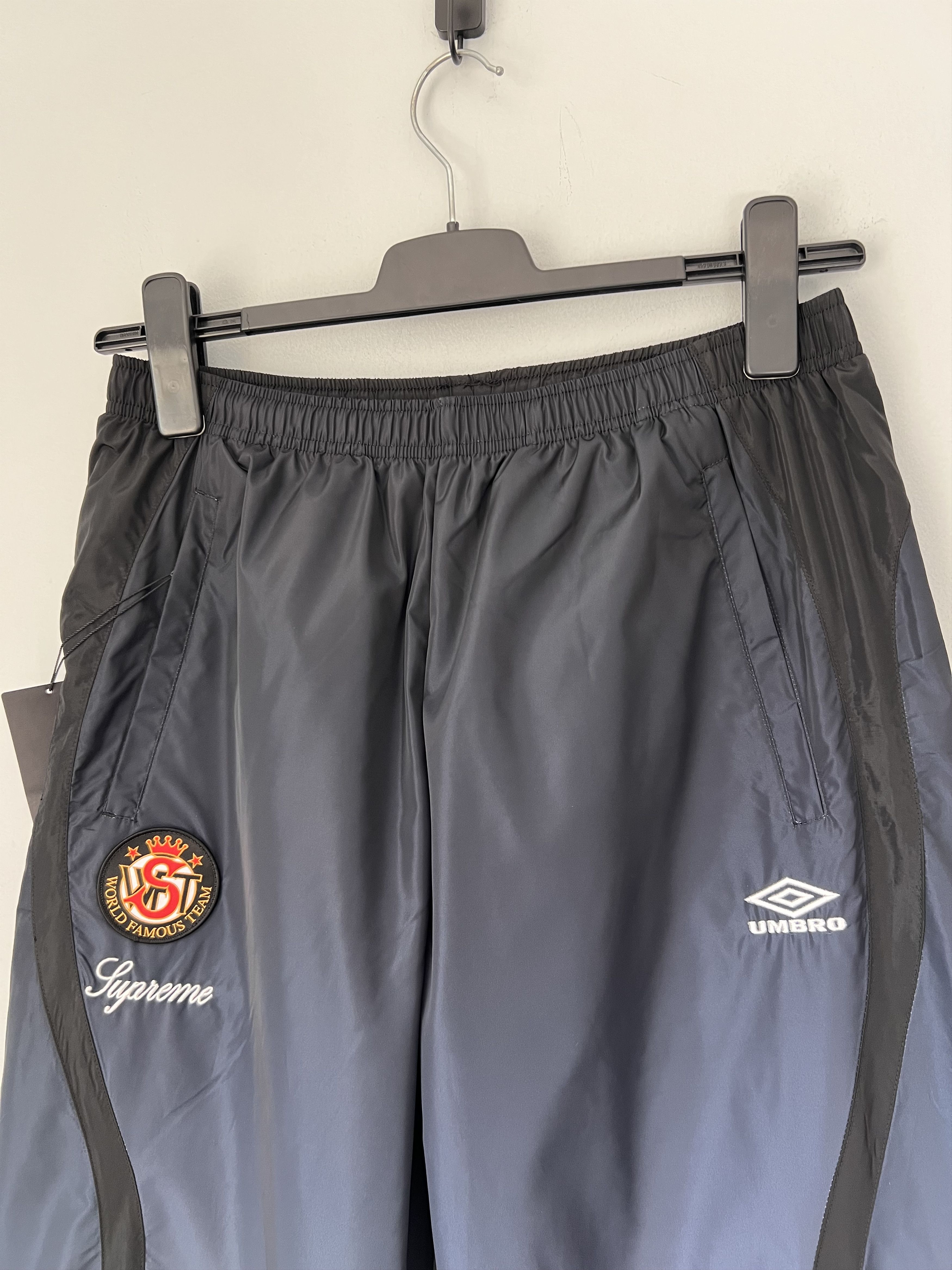 Supreme × Umbro Supreme Umbro Gradient Track Pants in Black Size US 34 / EU 50 - 2 Thumbnail