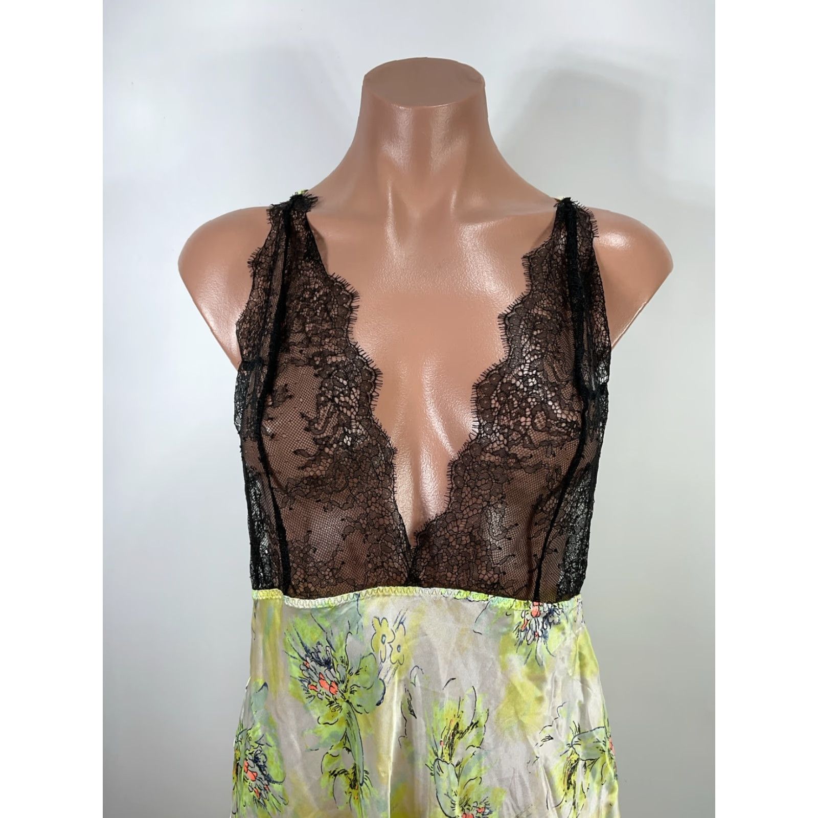 VINTAGE Victoria's Secret Fantasy Island Designer Collection Silk Lace Nightgown Gown