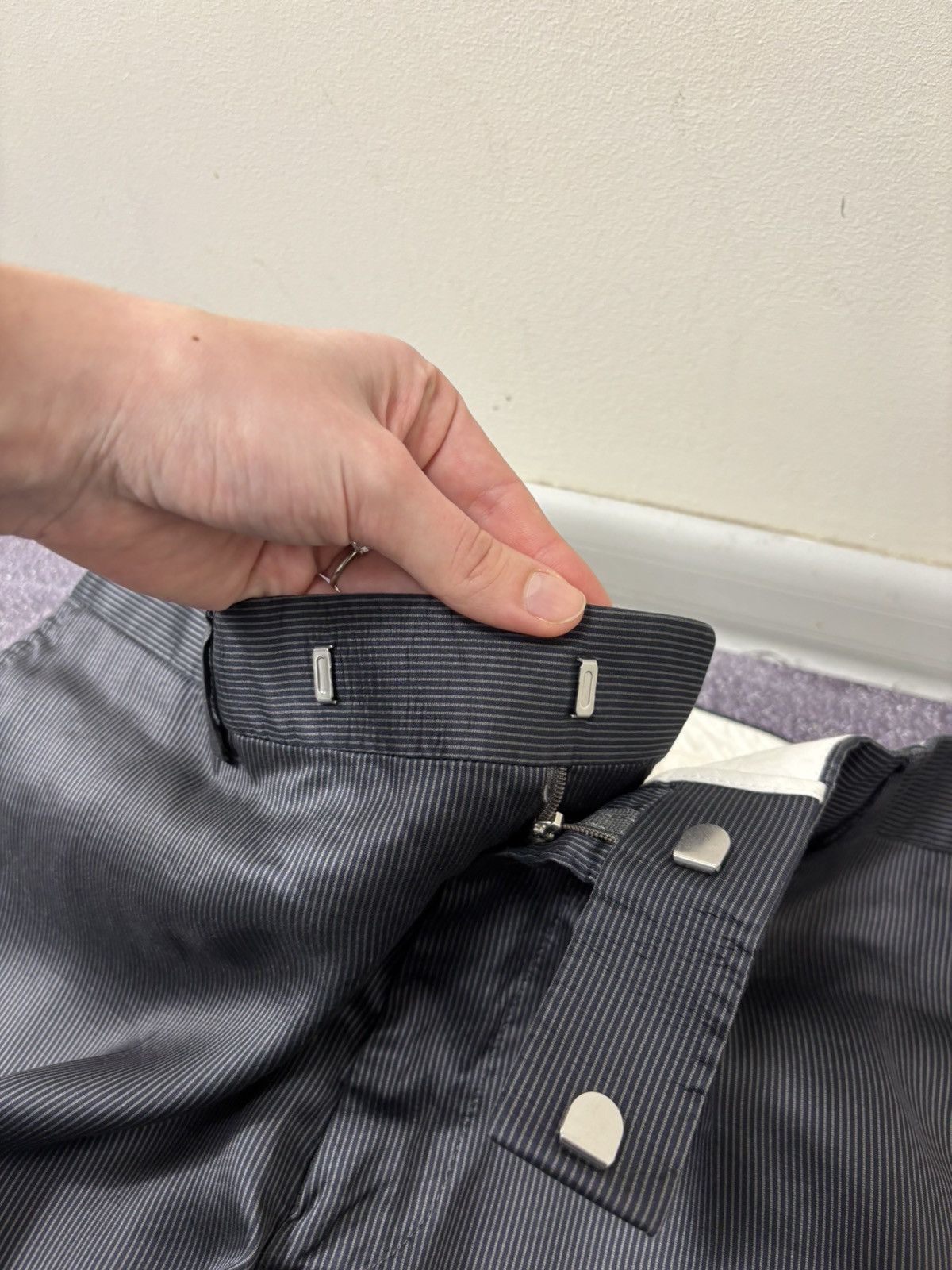 Hugo Boss Hugo Boss Rossellini/Movie Men’s 2-Piece Gray Silk Suit Size 40R - 21 Thumbnail