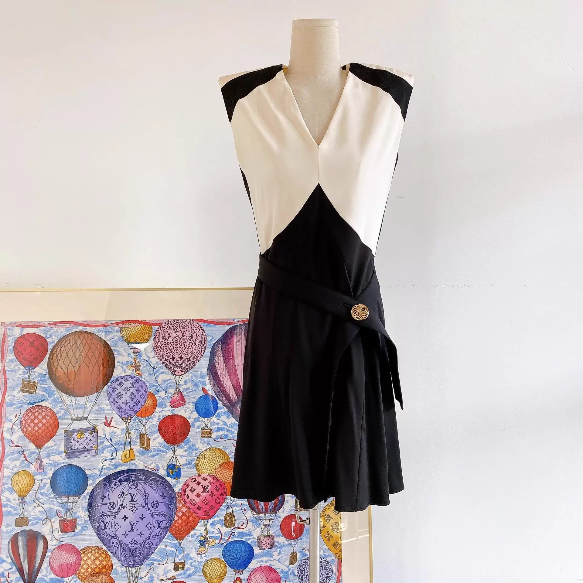 Louis Vuitton Louis Vuitton color blocked sleeveless dress size 36 Size XS / US 0-2 / IT 36-38 - 1 Thumbnail
