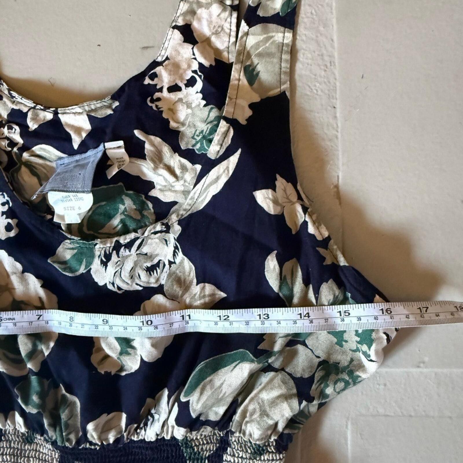 Other Vintage Carol Anderson Floral Crop Jumpsuit Navy Smocked 6 Size 28" / US 6 / IT 42 - 8 Thumbnail