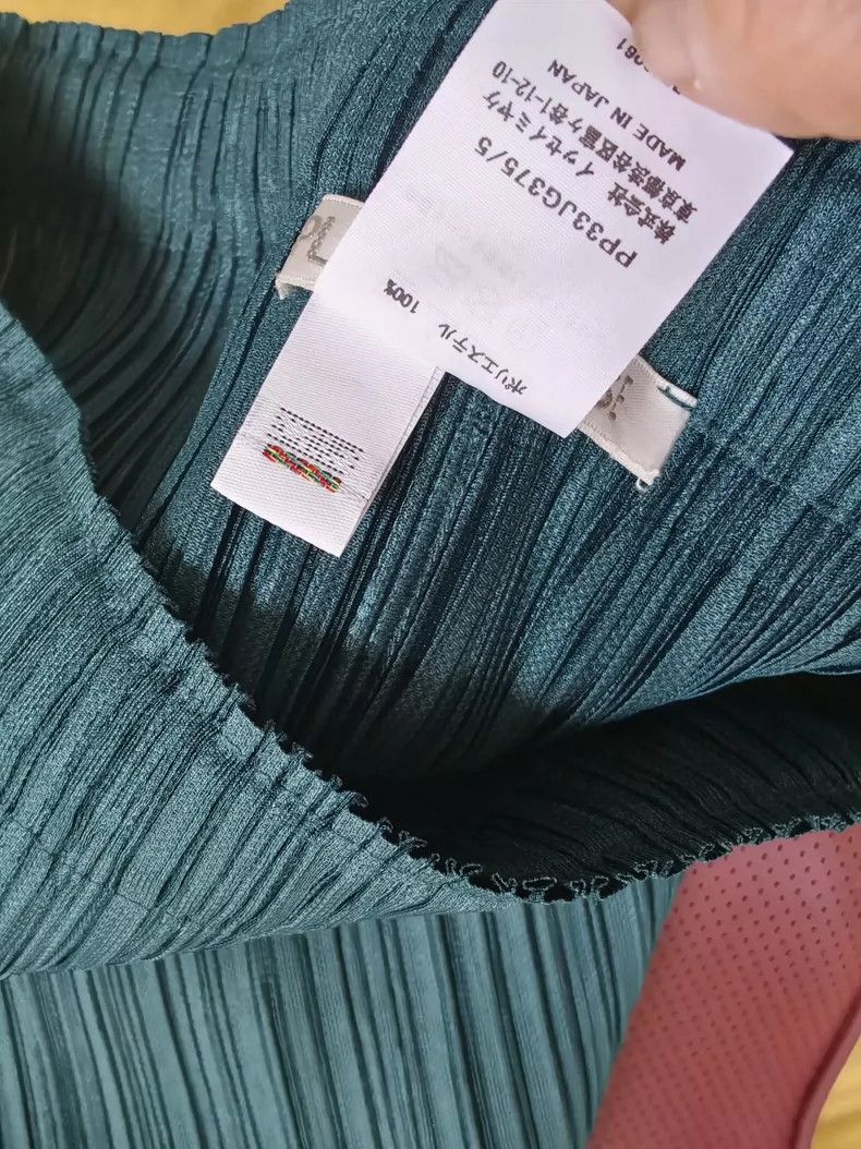 Issey Miyake Issey Miyake size:5 Dark green pleated skirt Size 23" - 4 Thumbnail