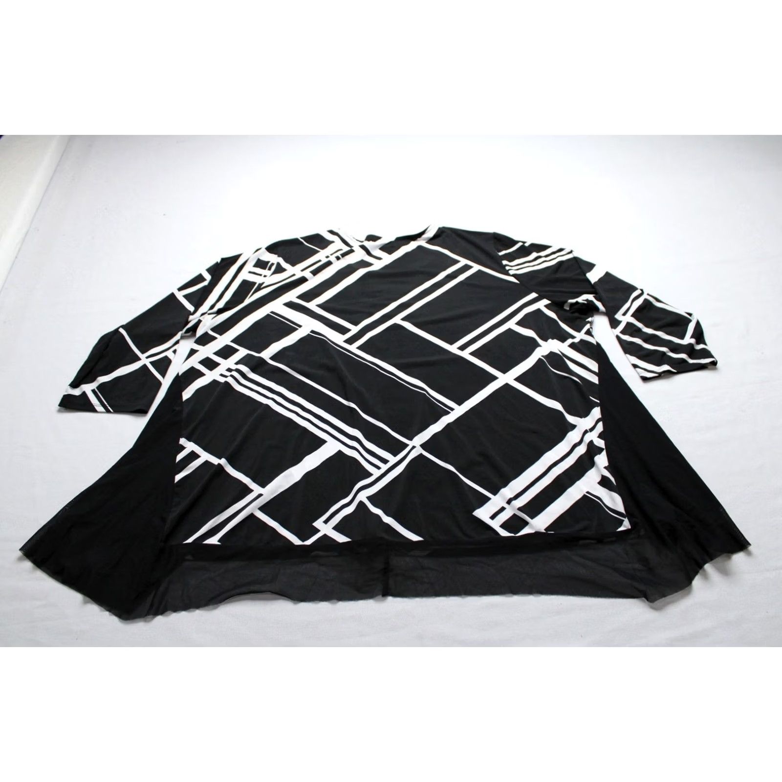 Avenue VIP Knits by Avenue Women's Geometric Print Tunic Top MS7 Black Size 26/28 Shirt Womens Tunic Black Geometric Print MS7 26/28 Size 4XL / US 24-26 - 5 Thumbnail