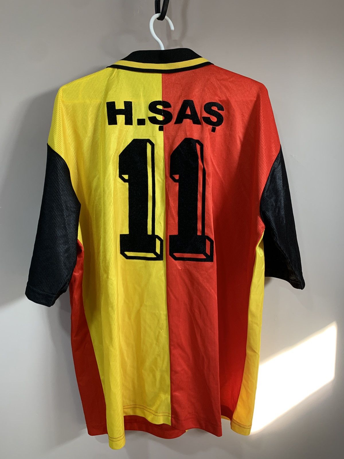 Vintage Galatasaray Home Football Shirt Vintage Soccer Jersey Sz XL Size US XL / EU 56 / 4 - 2 Thumbnail
