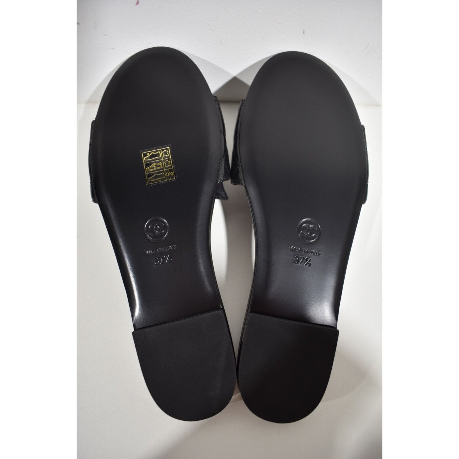 Chanel Chanel 23P Black Chain Gold CC Logo Quilted Mules Slide Size US 7.5 / IT 37.5 - 12 Thumbnail