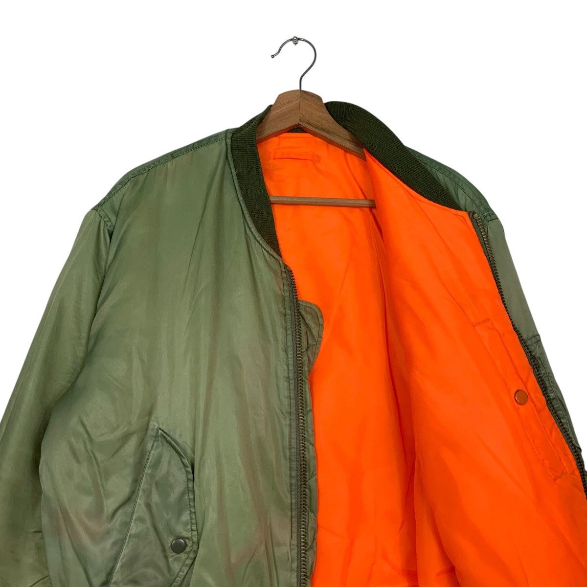 Vintage Vintage 90’s Faded Green Trashed Bomber Jacket #2797-C126 Size US L / EU 52-54 / 3 - 9 Thumbnail