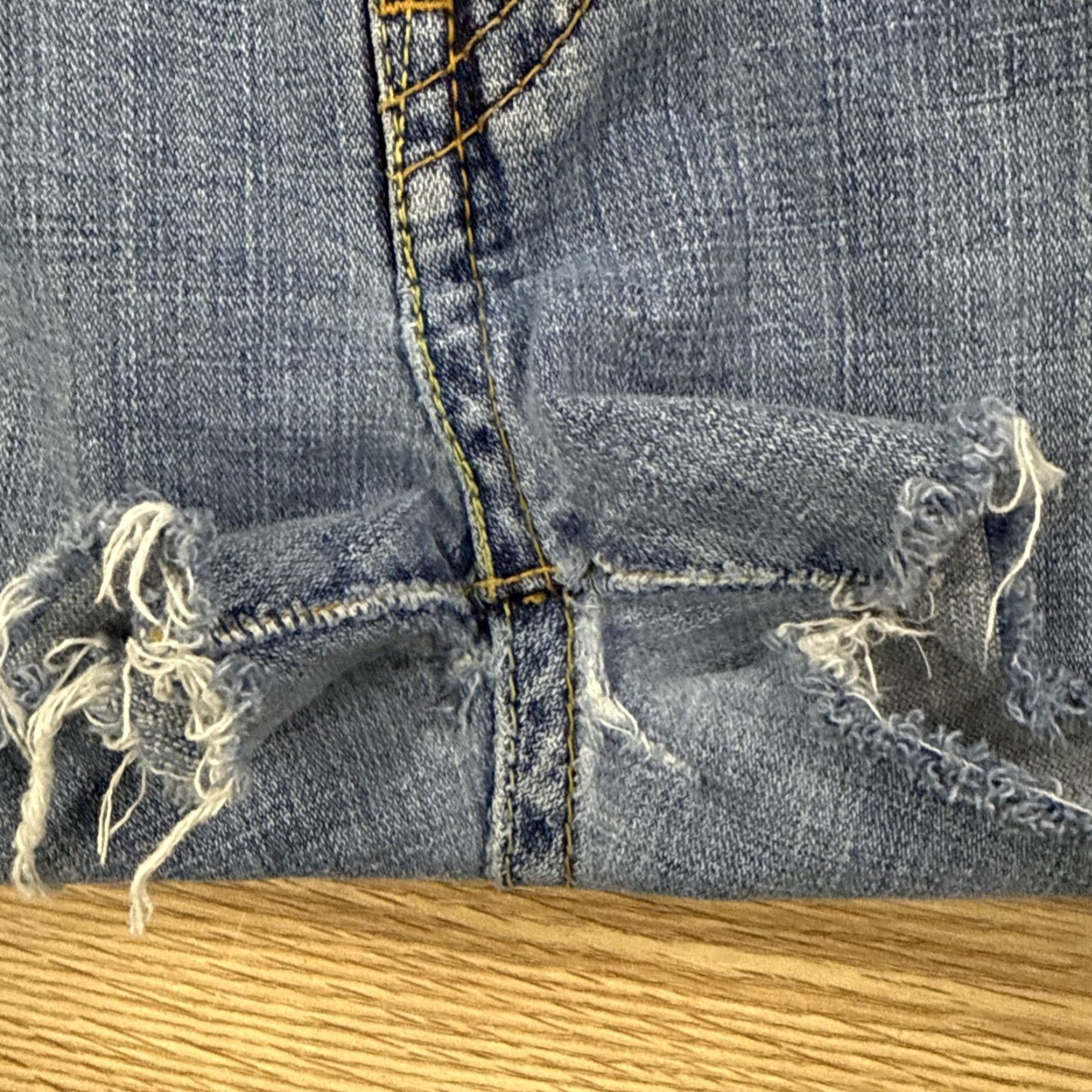 Levi's Levi’s 542 14M Denim Flap Pockets Cut-Off Shorts Women Blue 14 Pockets Damaged? No, Destroyed? No. (Note: must avoid adding words). Size 36" / US 14 / IT 50 - 7 Thumbnail