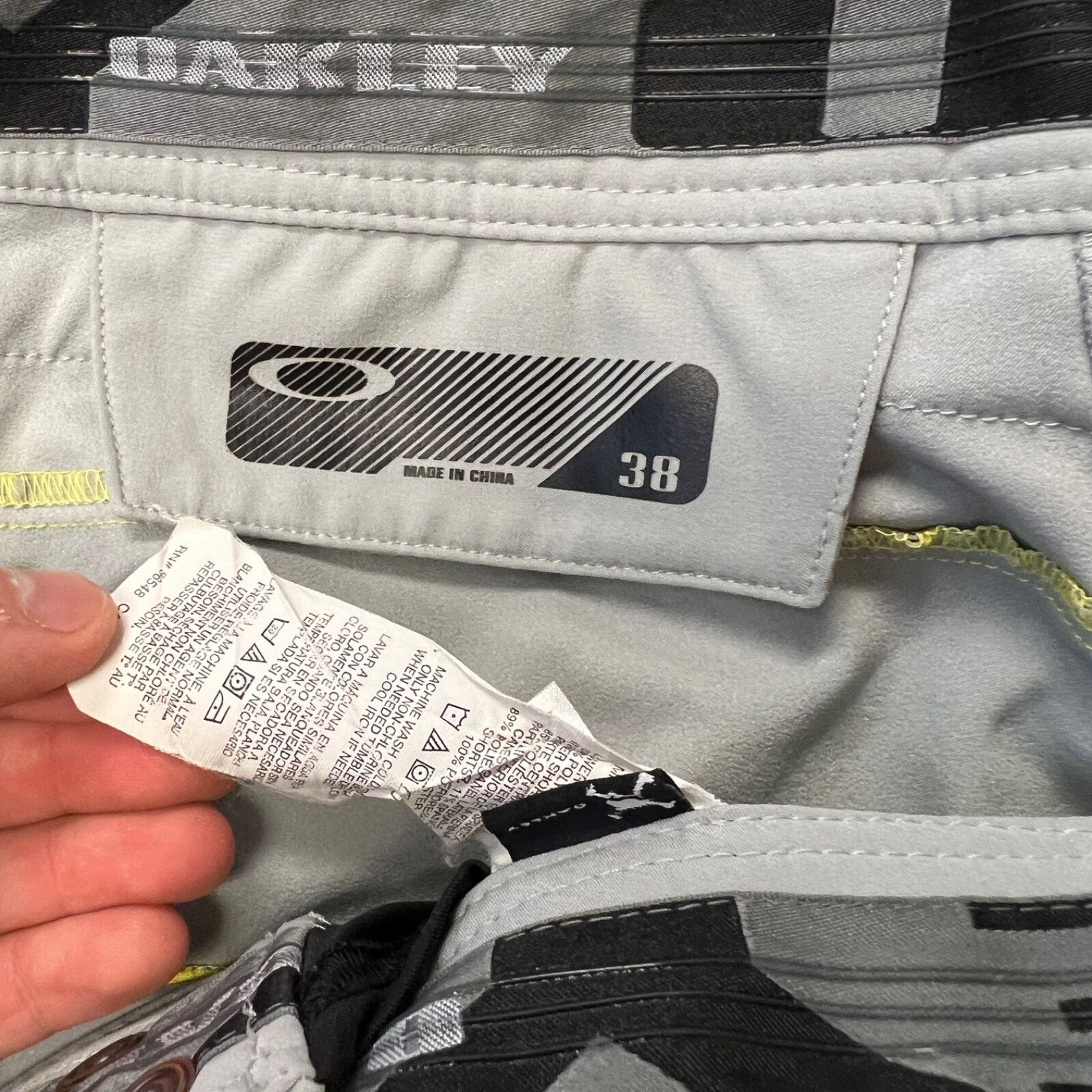Oakley Oakley 38 men’s Ventilated MTB Shorts gray/lemon outdoor Size US 38 / EU 54 - 10 Thumbnail