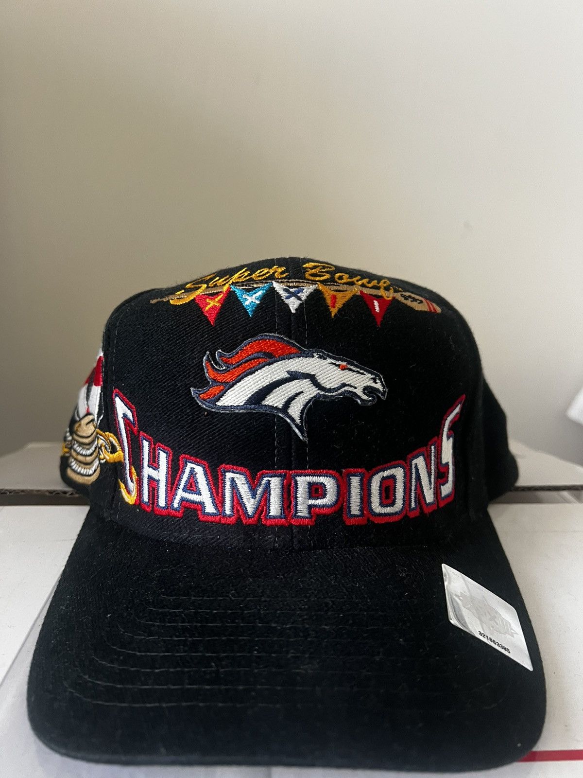 NFL × Vintage Vintage Broncos Super Bowl XXXII SnapBack Size ONE SIZE - 1 Thumbnail