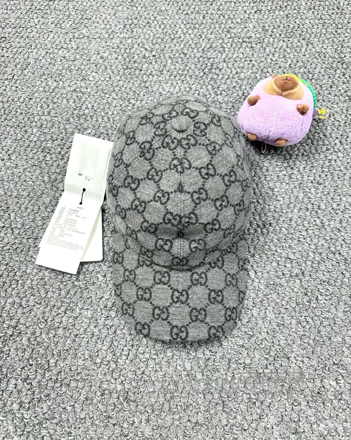 Gucci Guicci size M Dark Gray Double G All-over Printed Wool Duc Size ONE SIZE - 1 Thumbnail